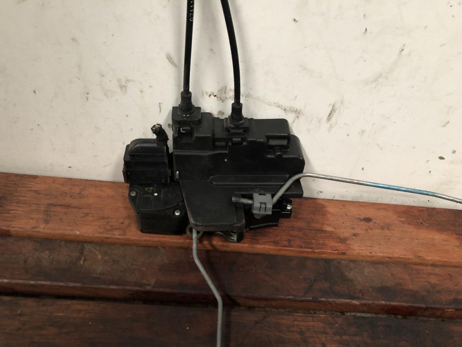 View Auto part Door/Boot/Gate Lock Holden Captiva 2008