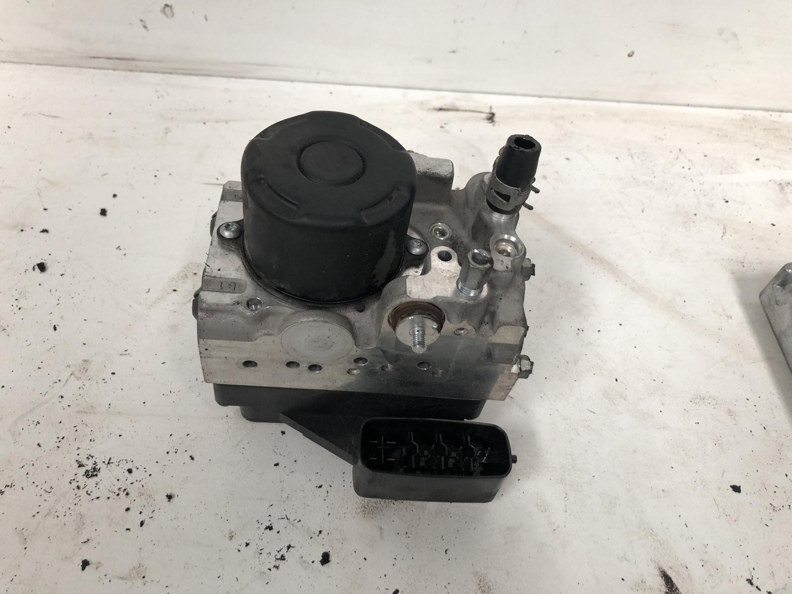 Abs Pump/Modulator Is200/is300 Lexus 2005