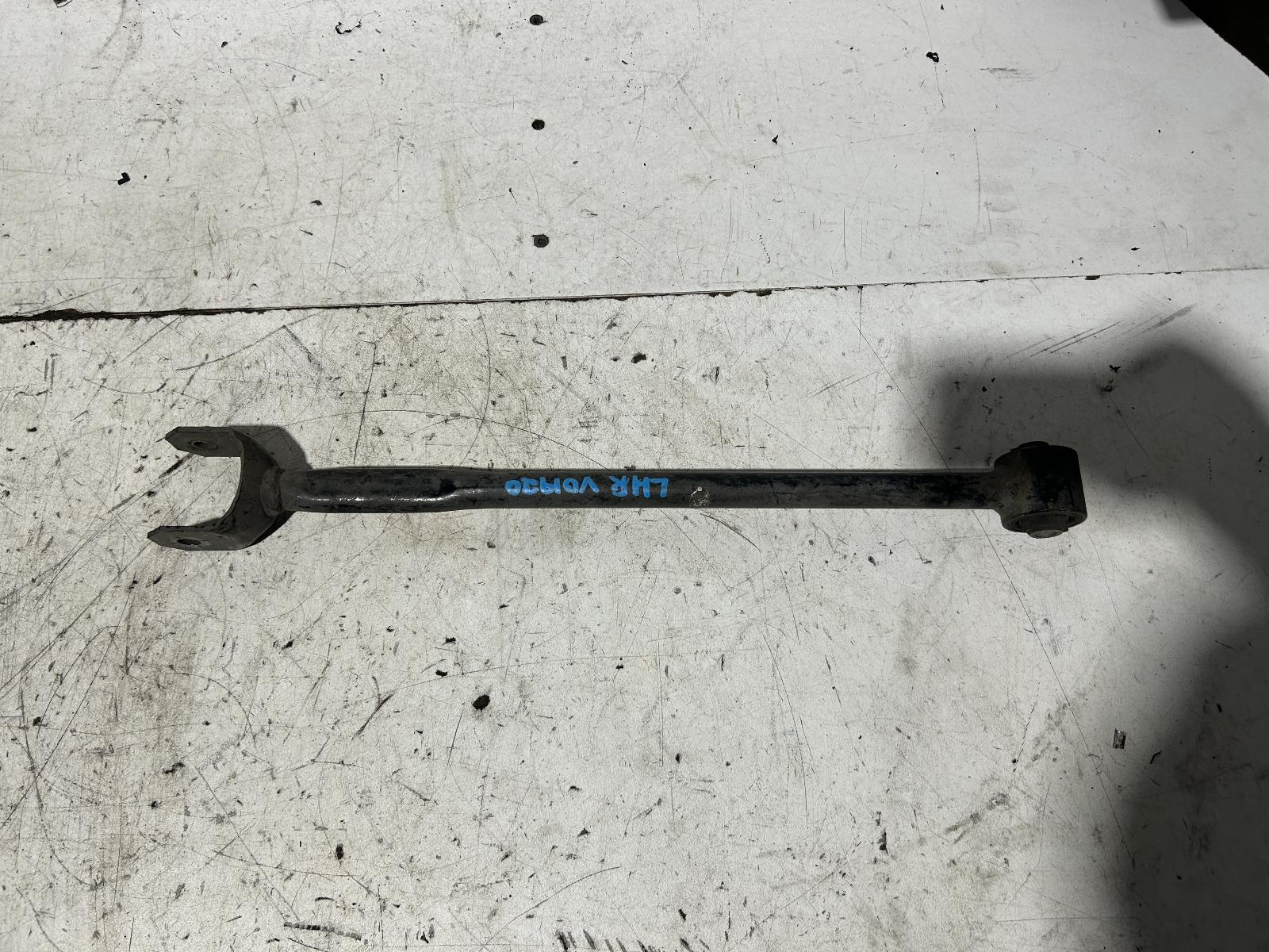 View Auto part Left Rear Trailing Arm Toyota Kluger 2004