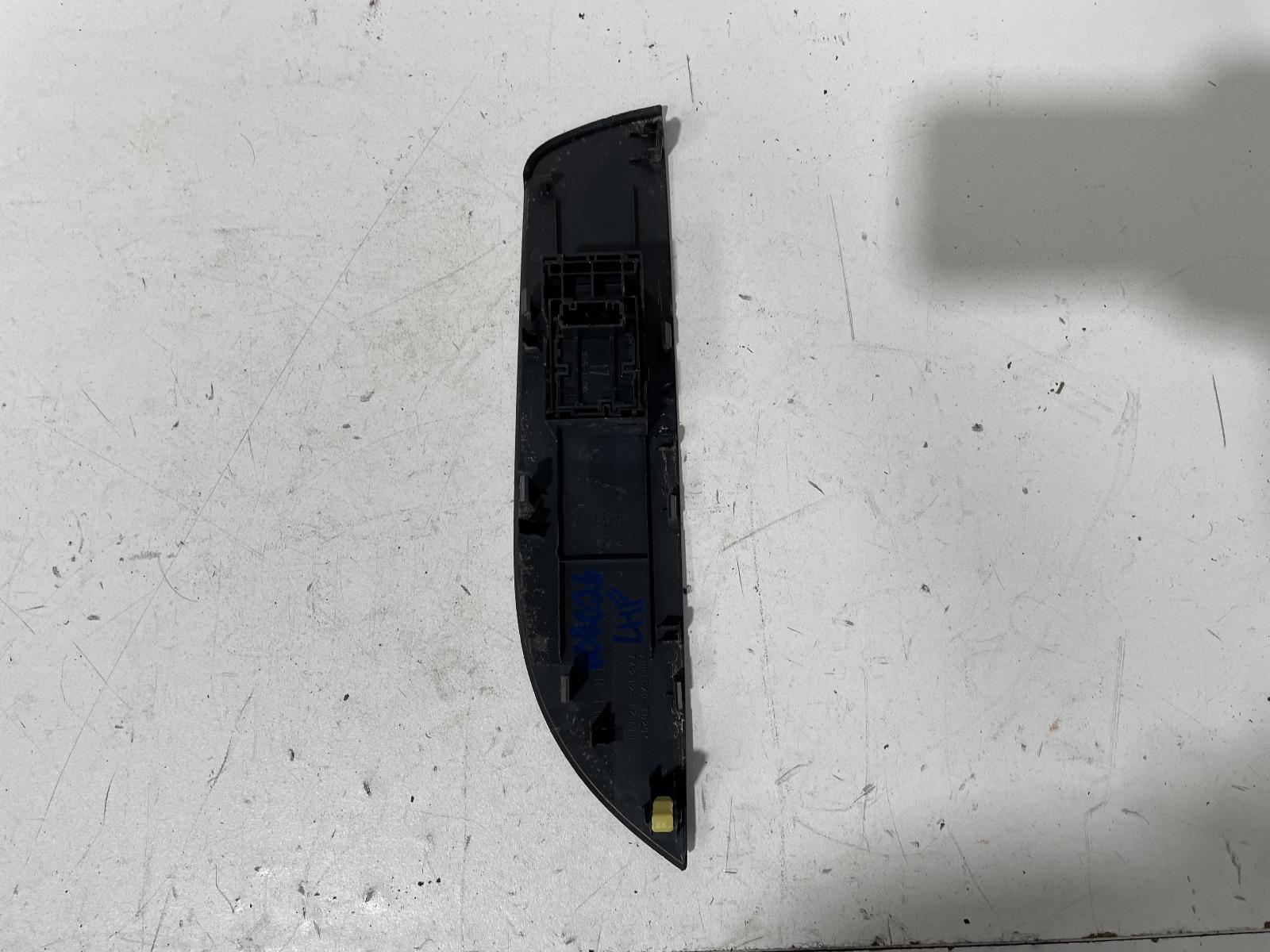 View Auto part Pwr Dr Wind Switch Toyota Corolla 2020