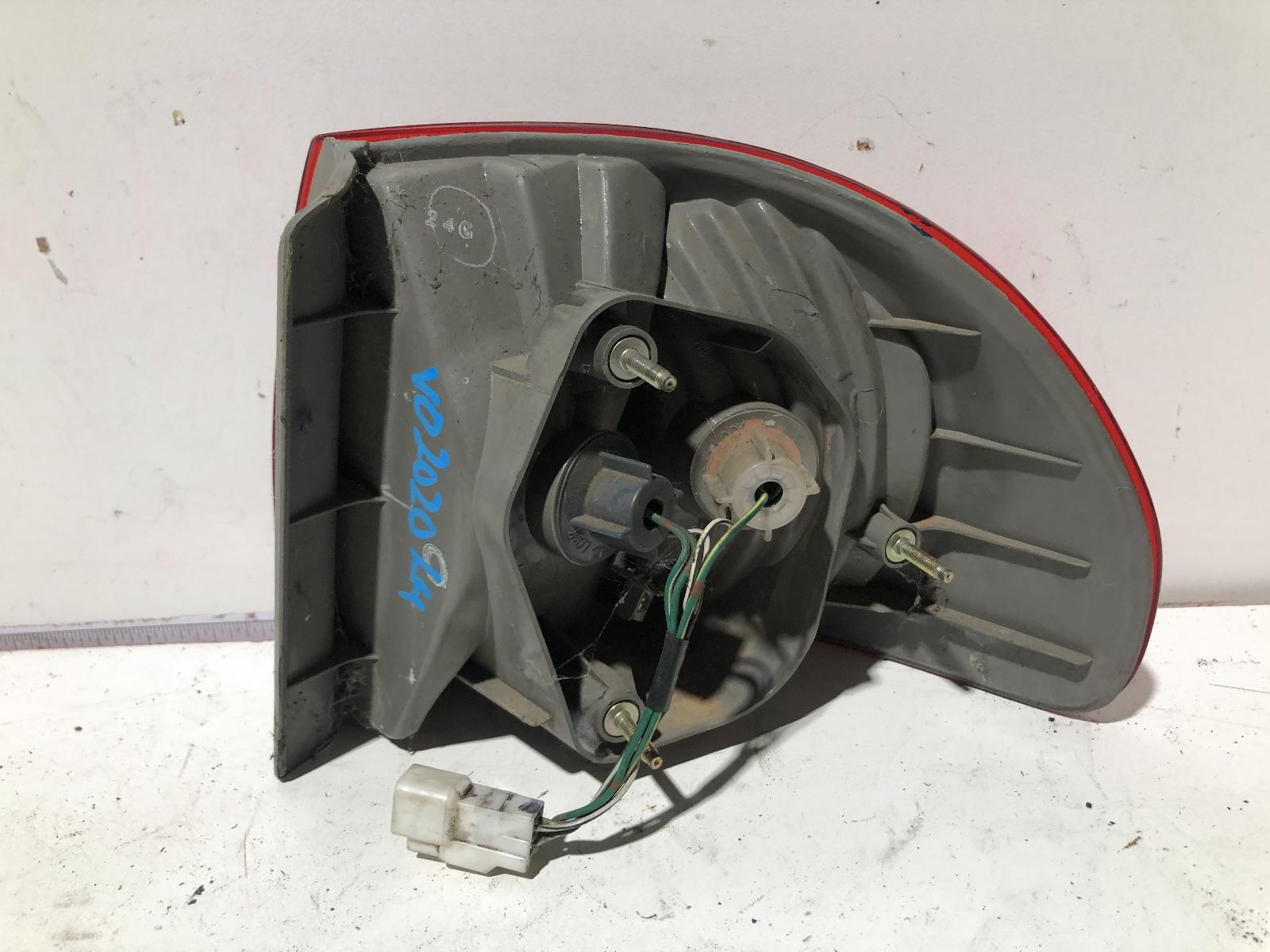 View Auto part Left Taillight Toyota Corolla 2000