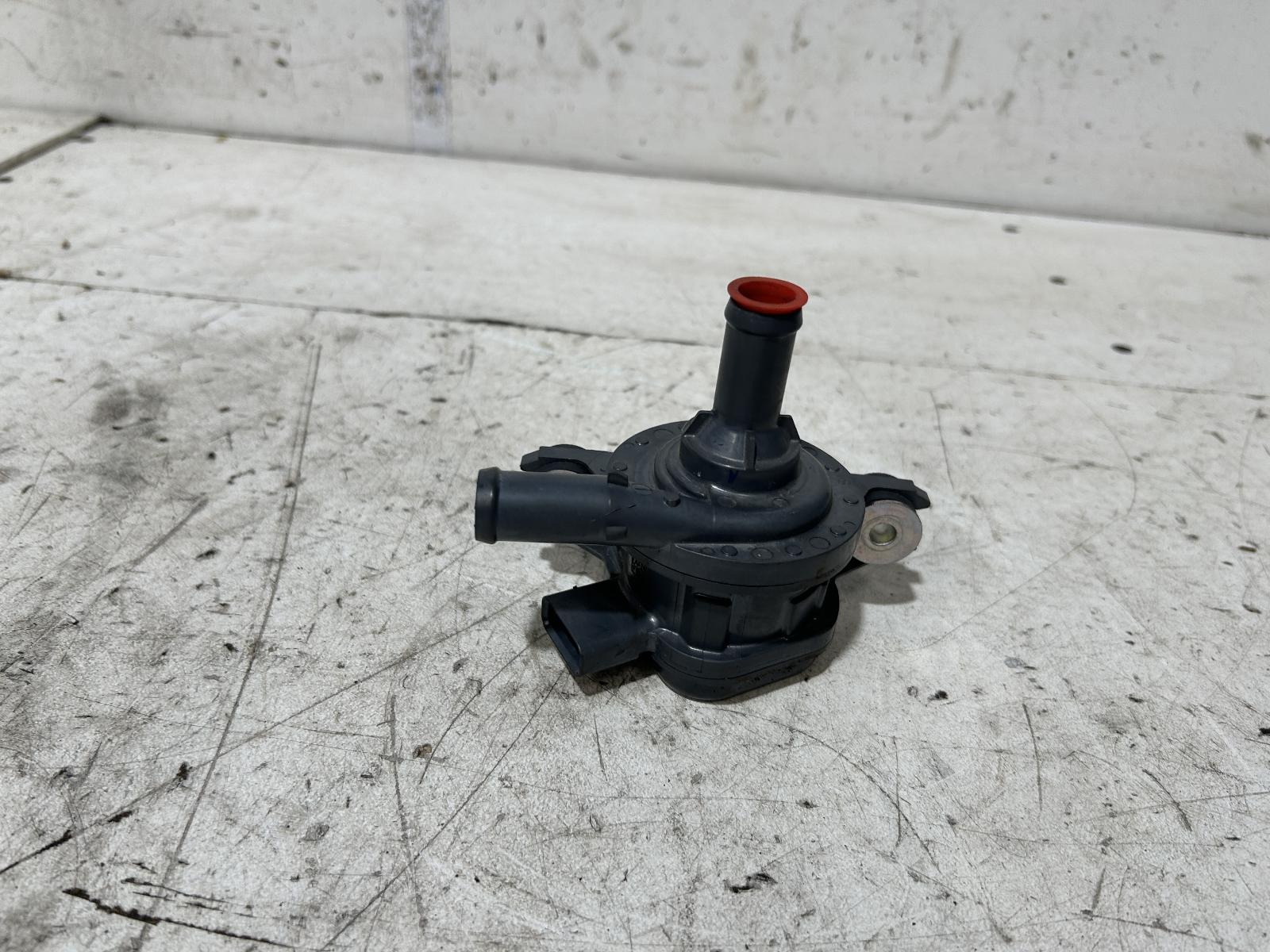 View Auto part Water Pump Toyota Corolla 2020