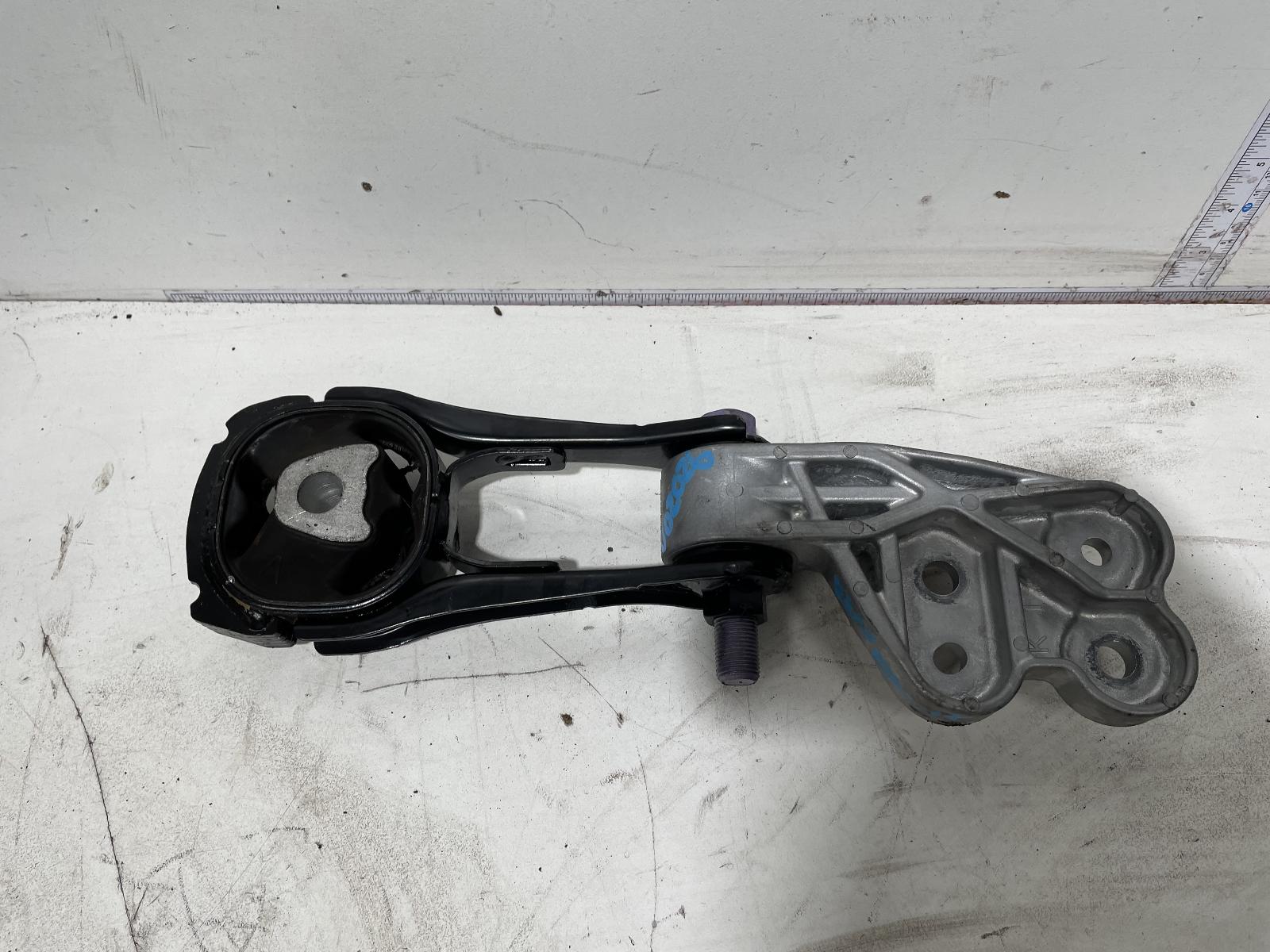 View Auto part Mount Toyota Corolla 2020