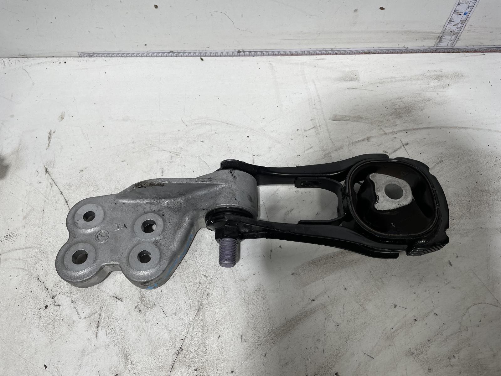 View Auto part Mount Toyota Corolla 2020
