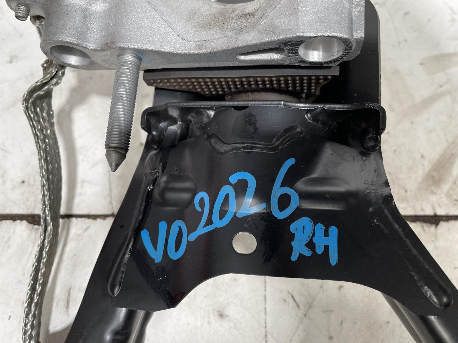 View Auto part Mount Toyota Corolla 2020