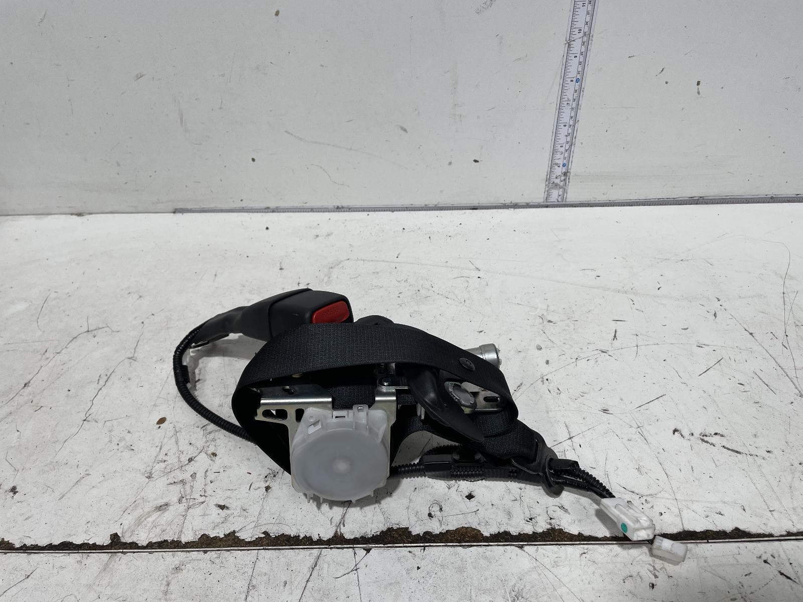 View Auto part Seatbelt/Stalk Toyota Corolla 2020