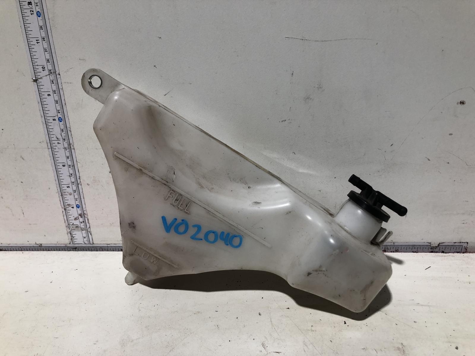 View Auto part Overflow Bottle Toyota Kluger 2012