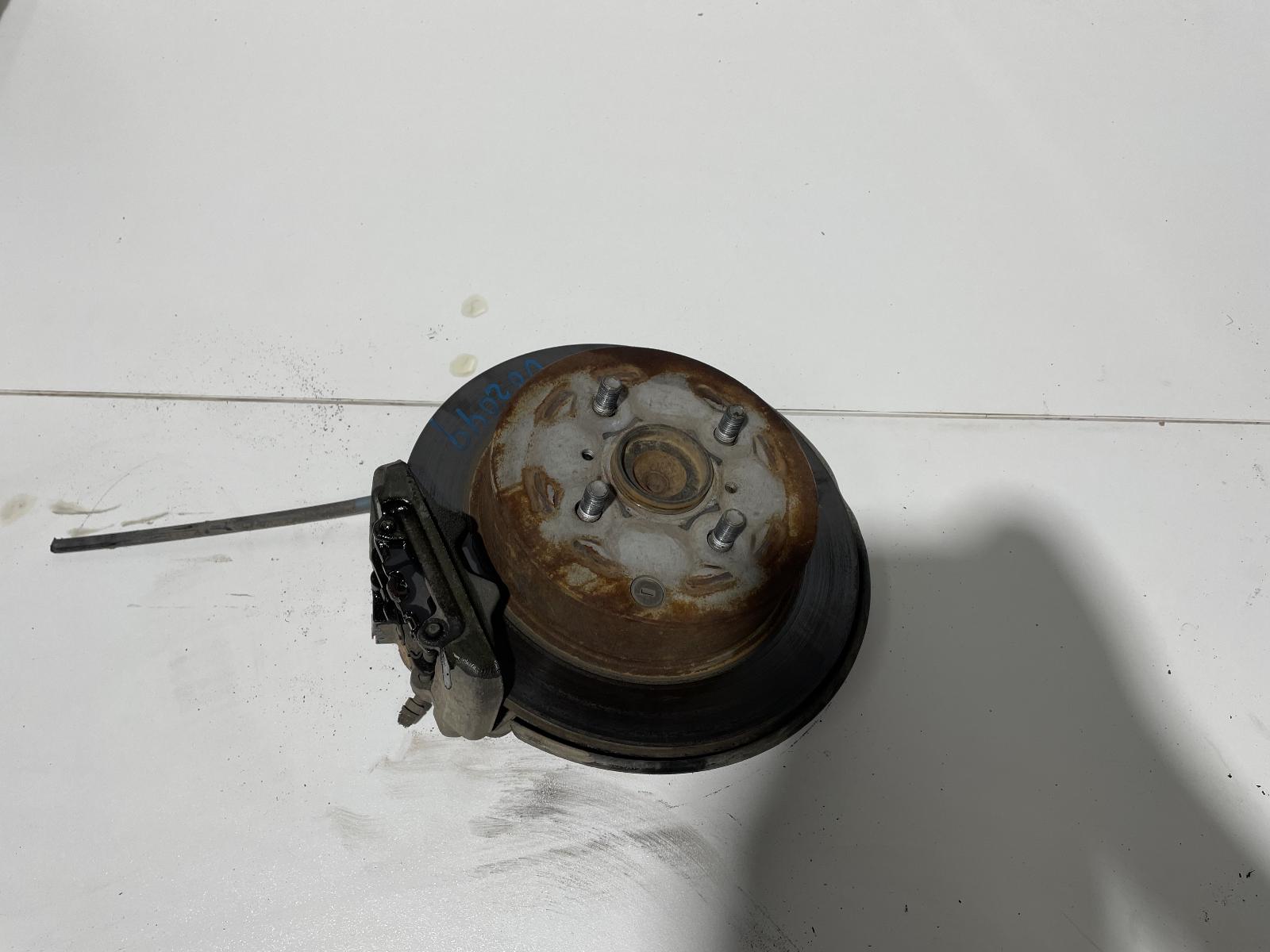View Auto part Right Rear Hub Assembly Toyota Corolla 2002