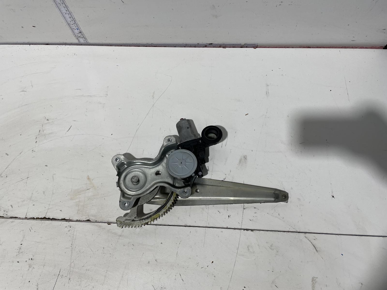 View Auto part Right Rear Wnd Reg/Motor Toyota Kluger 2012