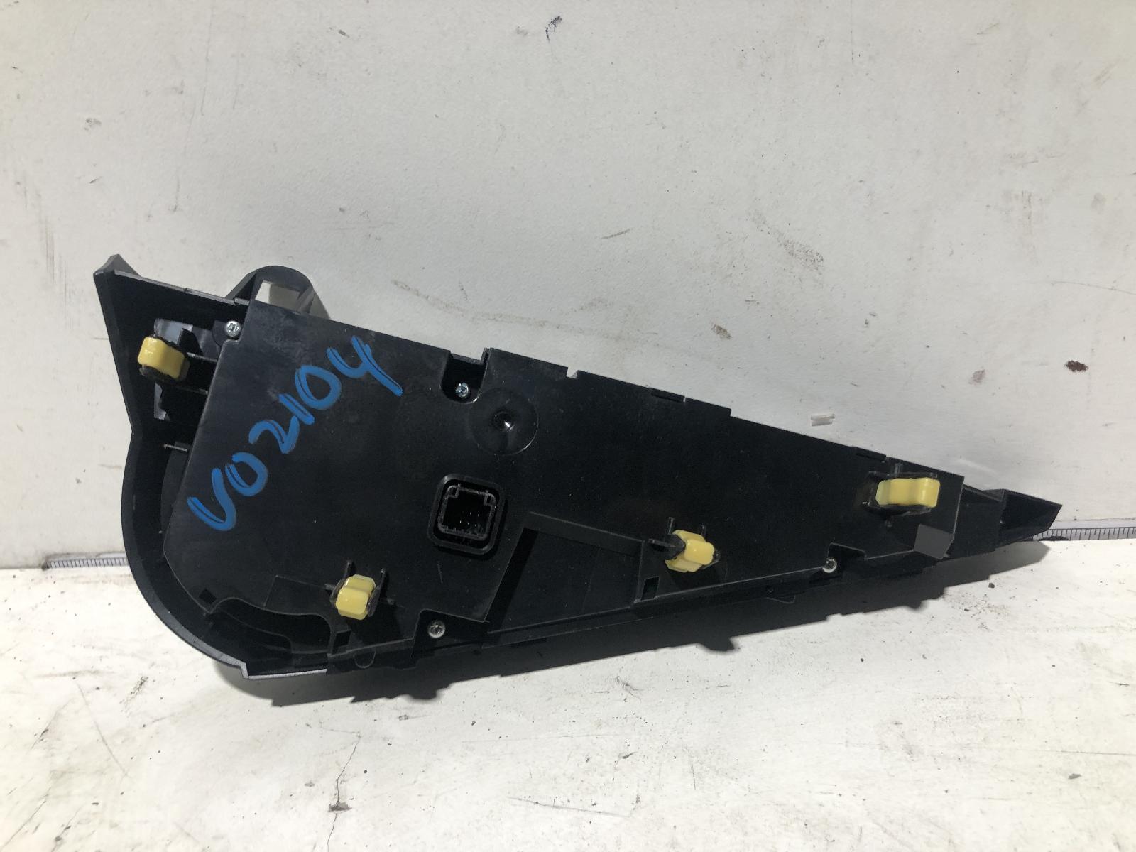 View Auto part Heater/Ac Controls Toyota Prius 2015