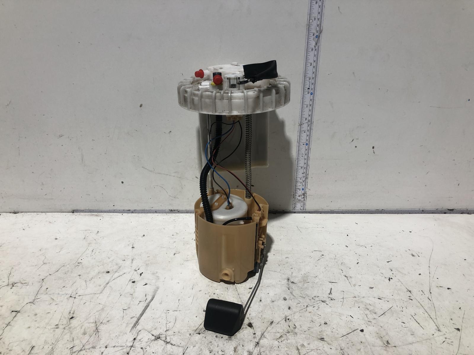 View Auto part Fuel Pump Toyota Prius 2015