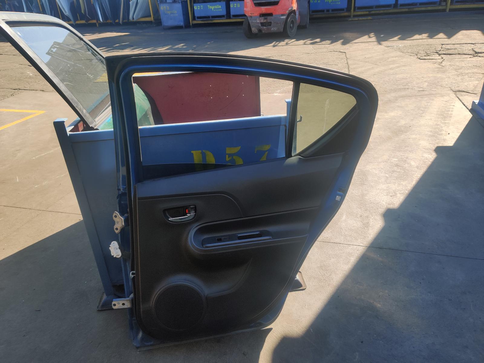 View Auto part Door/Boot/Gate Lock Toyota Prius 2015