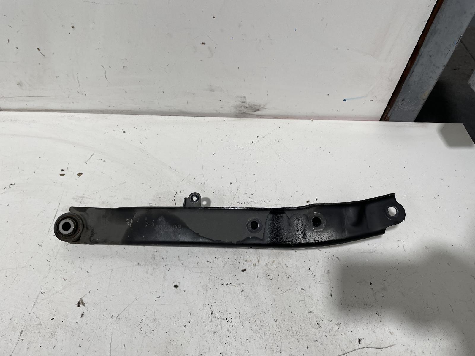 View Auto part Left Rear Trailing Arm Toyota 86 2014