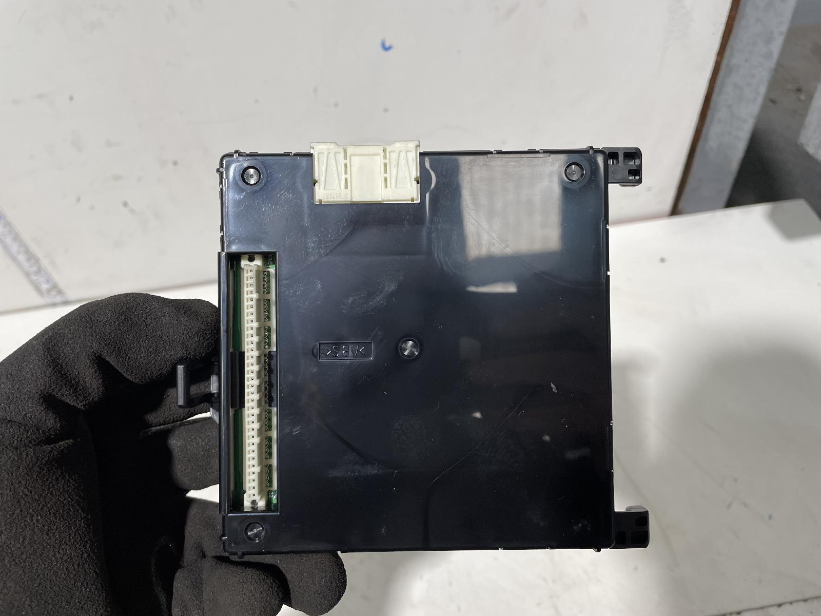 View Auto part Misc Switch/Relay Toyota Yaris 2012