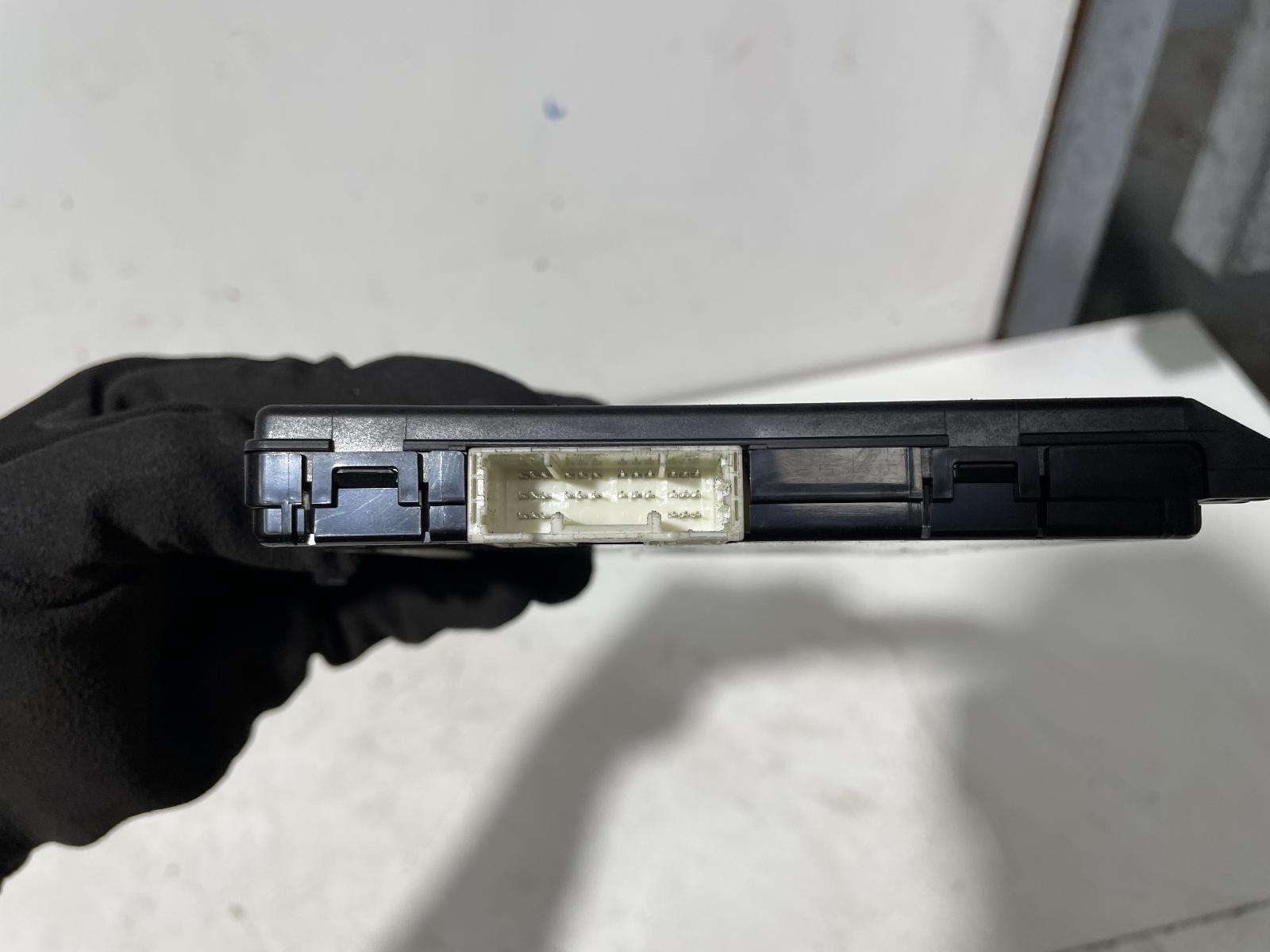 View Auto part Misc Switch/Relay Toyota Yaris 2012