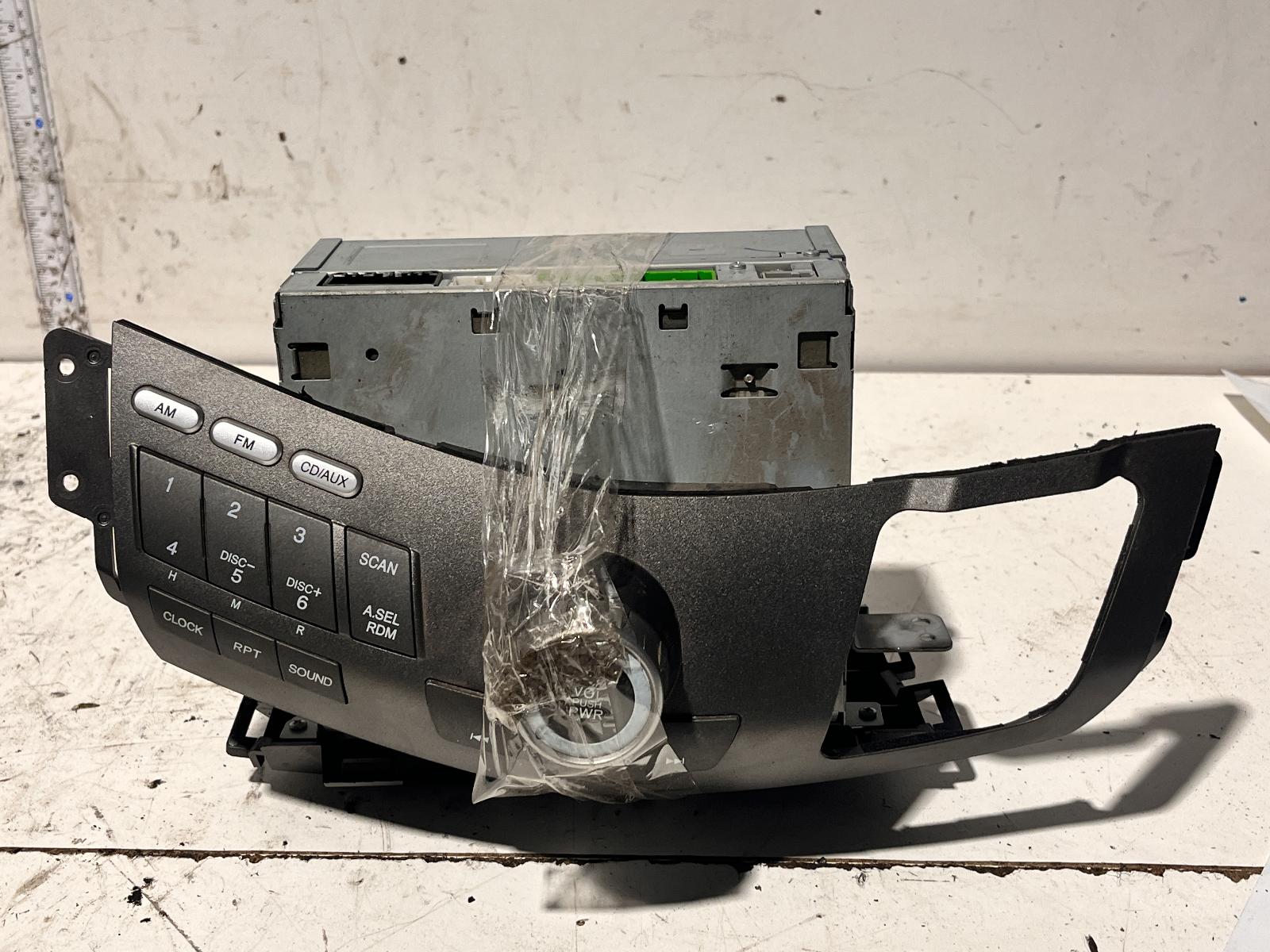 View Auto part Radio/Cd/Dvd/Sat/Tv Honda Odyssey 2006