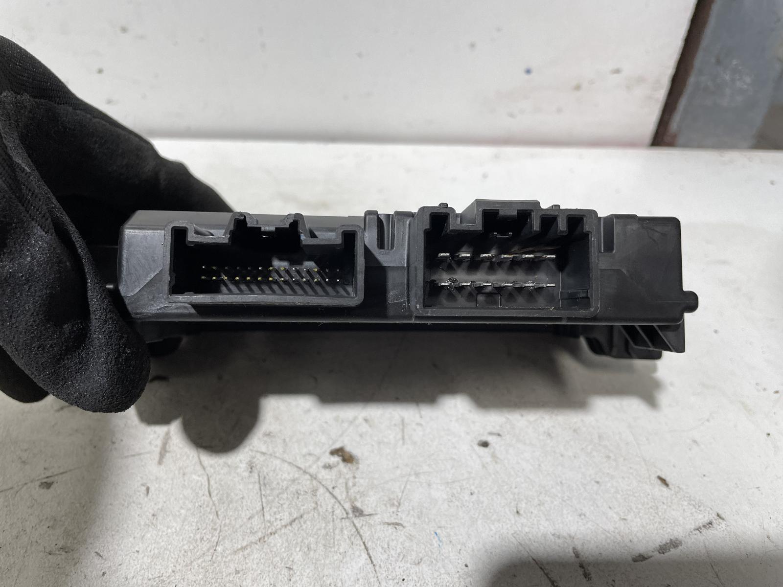 View Auto part Misc Switch/Relay Ford Everest 2021