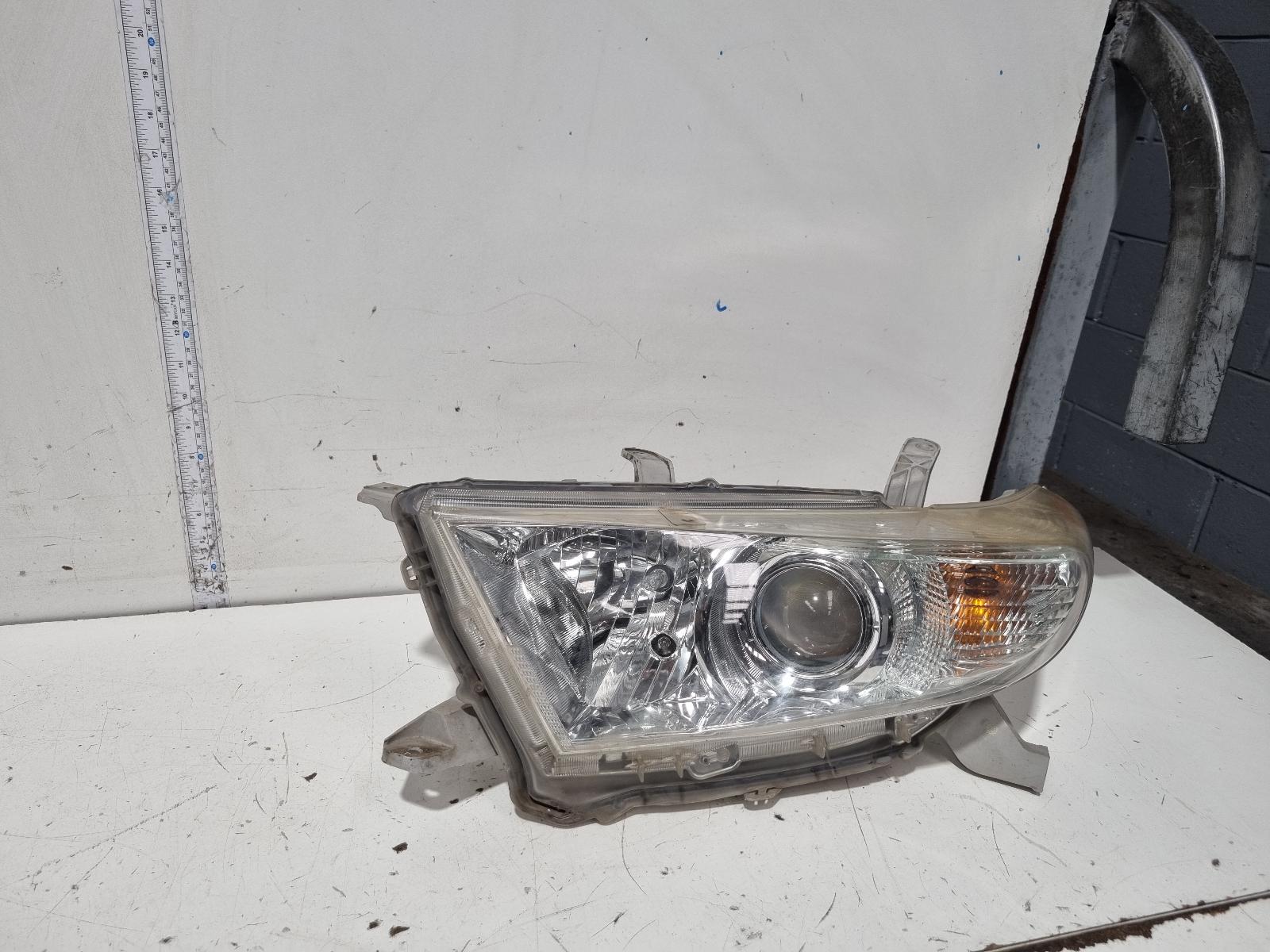 View Auto part Left Headlamp Toyota Kluger 2012