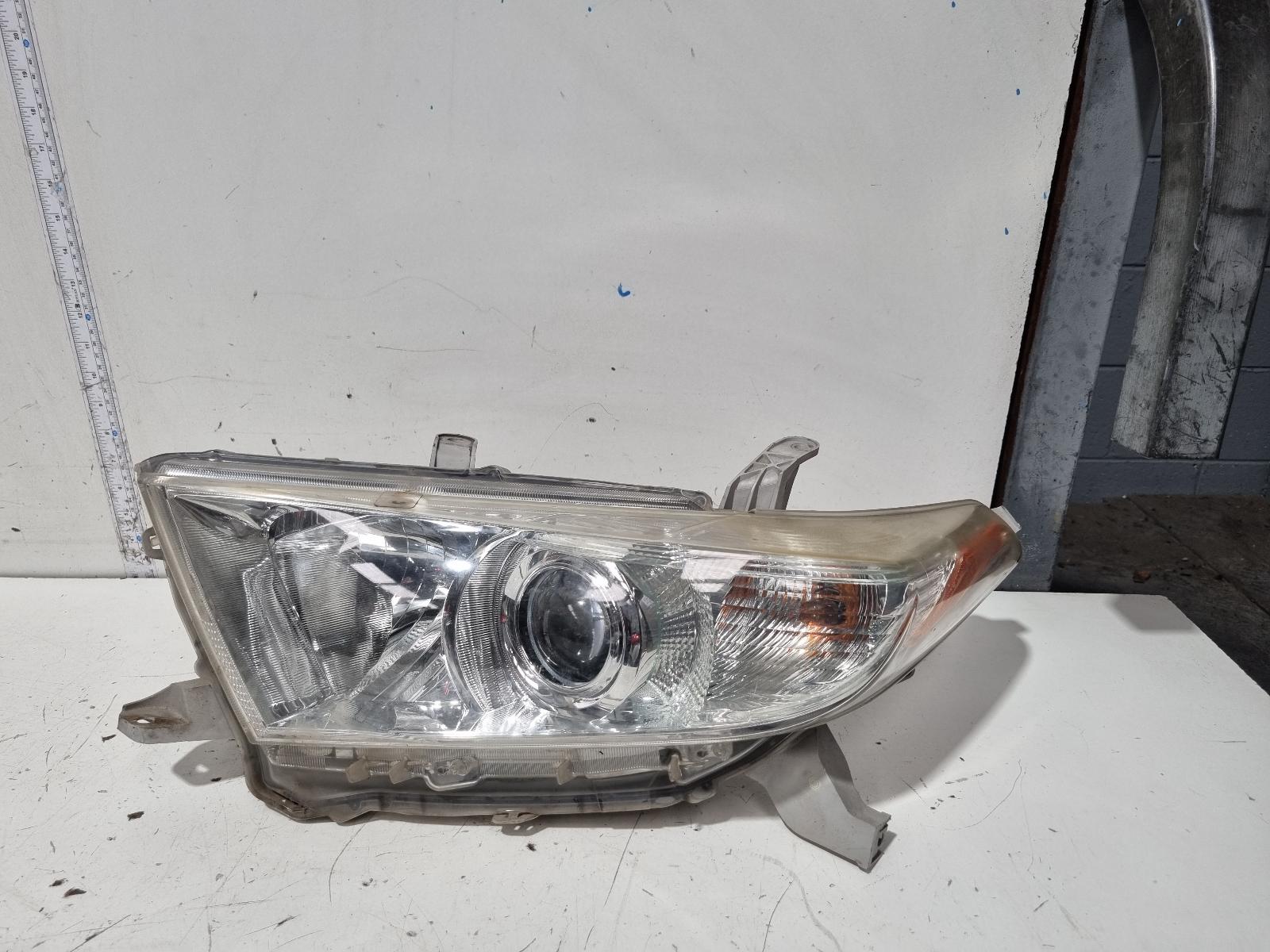 View Auto part Left Headlamp Toyota Kluger 2012
