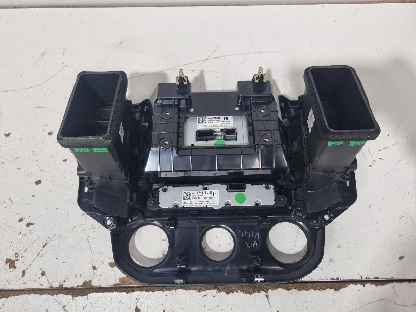 View Auto part Radio/Cd/Dvd/Sat/Tv Holden Colorado 2020