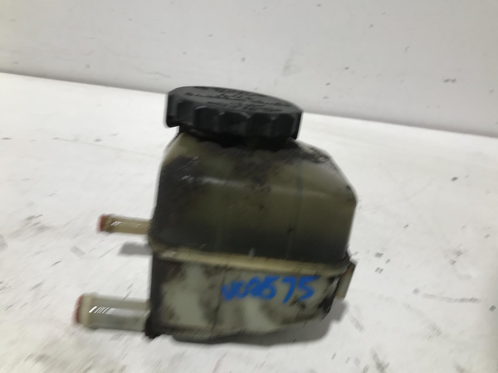 View Auto part P/S Reservoir Toyota Landcruiser 2004