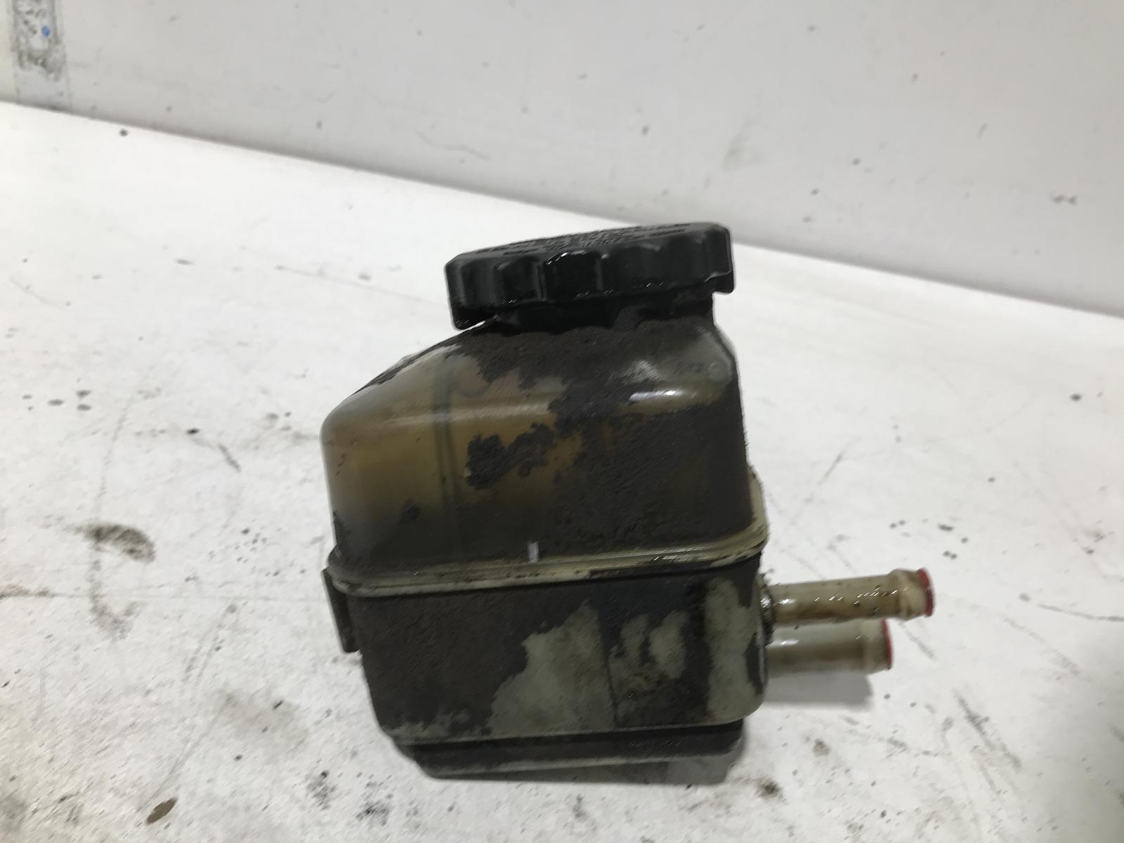View Auto part P/S Reservoir Toyota Landcruiser 2004