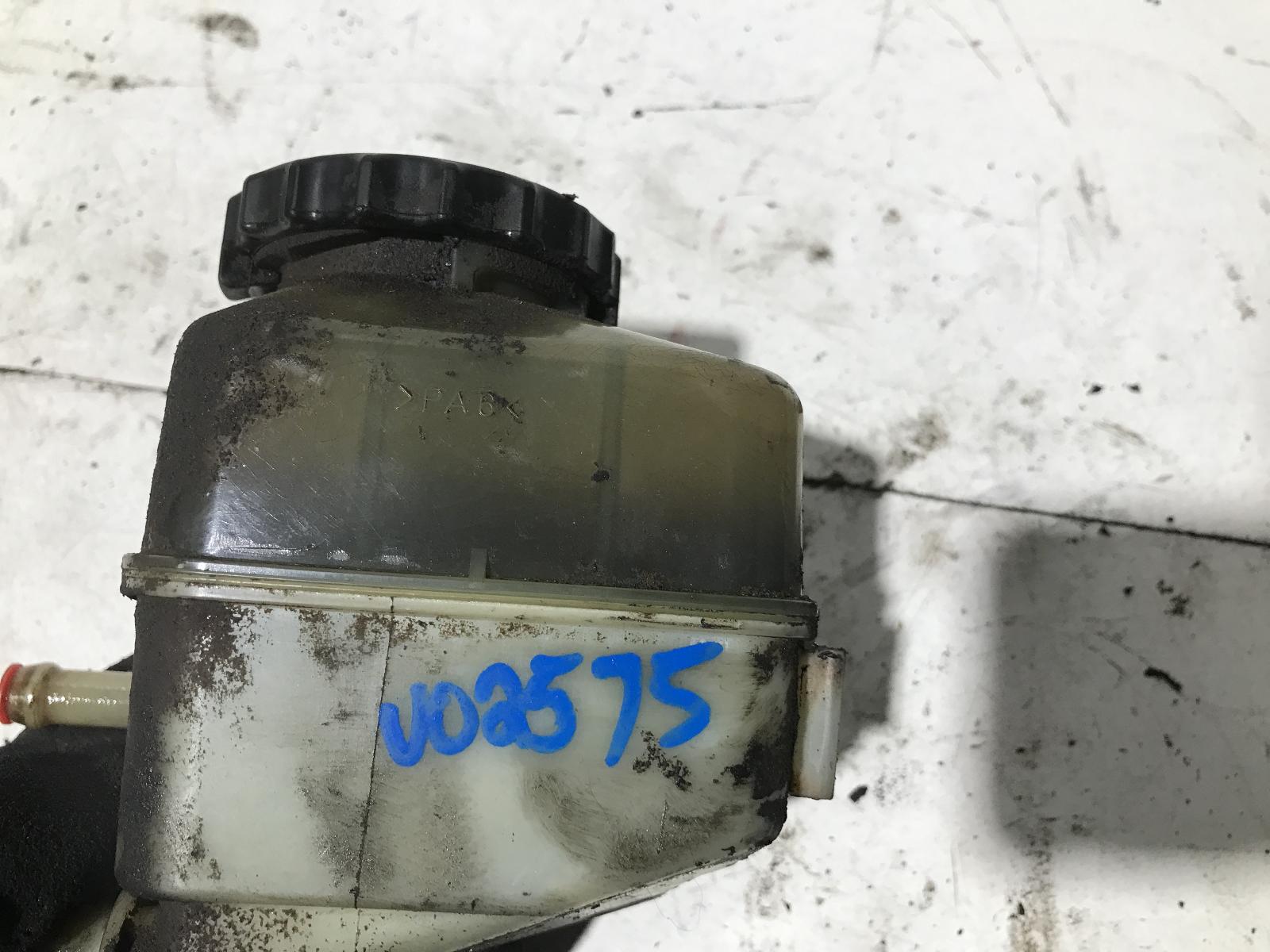 View Auto part P/S Reservoir Toyota Landcruiser 2004