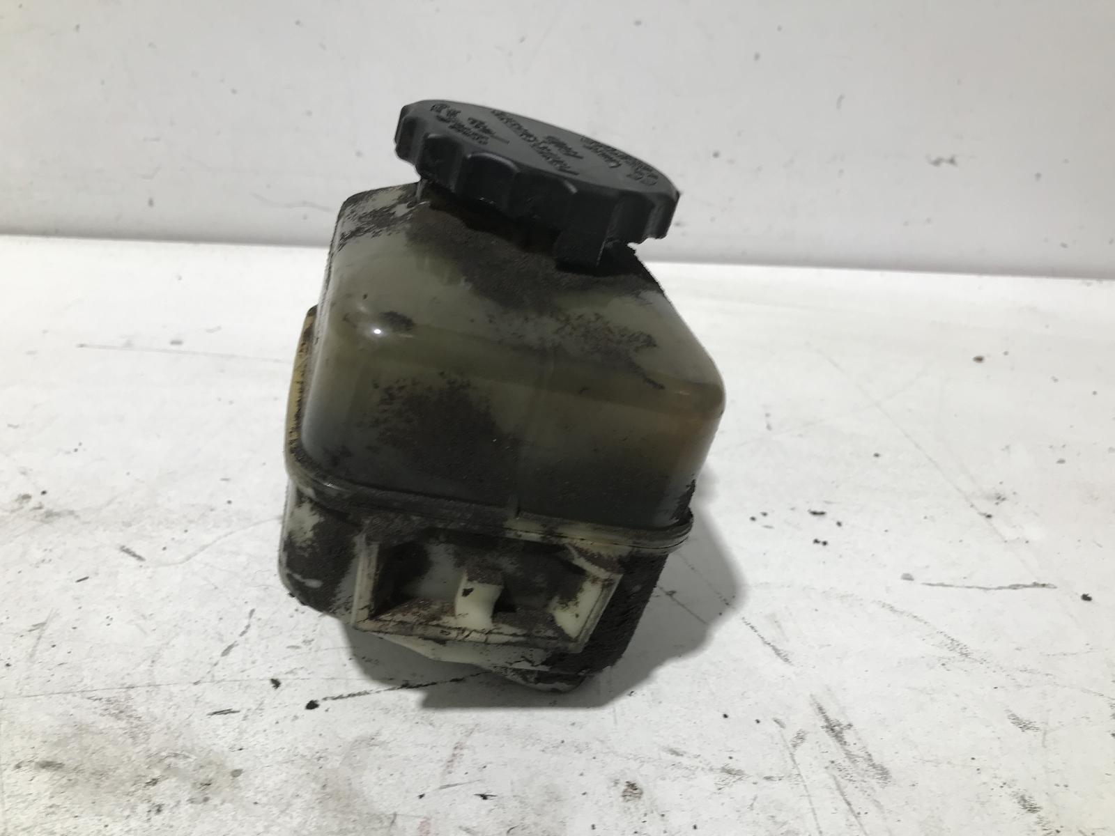 View Auto part P/S Reservoir Toyota Landcruiser 2004