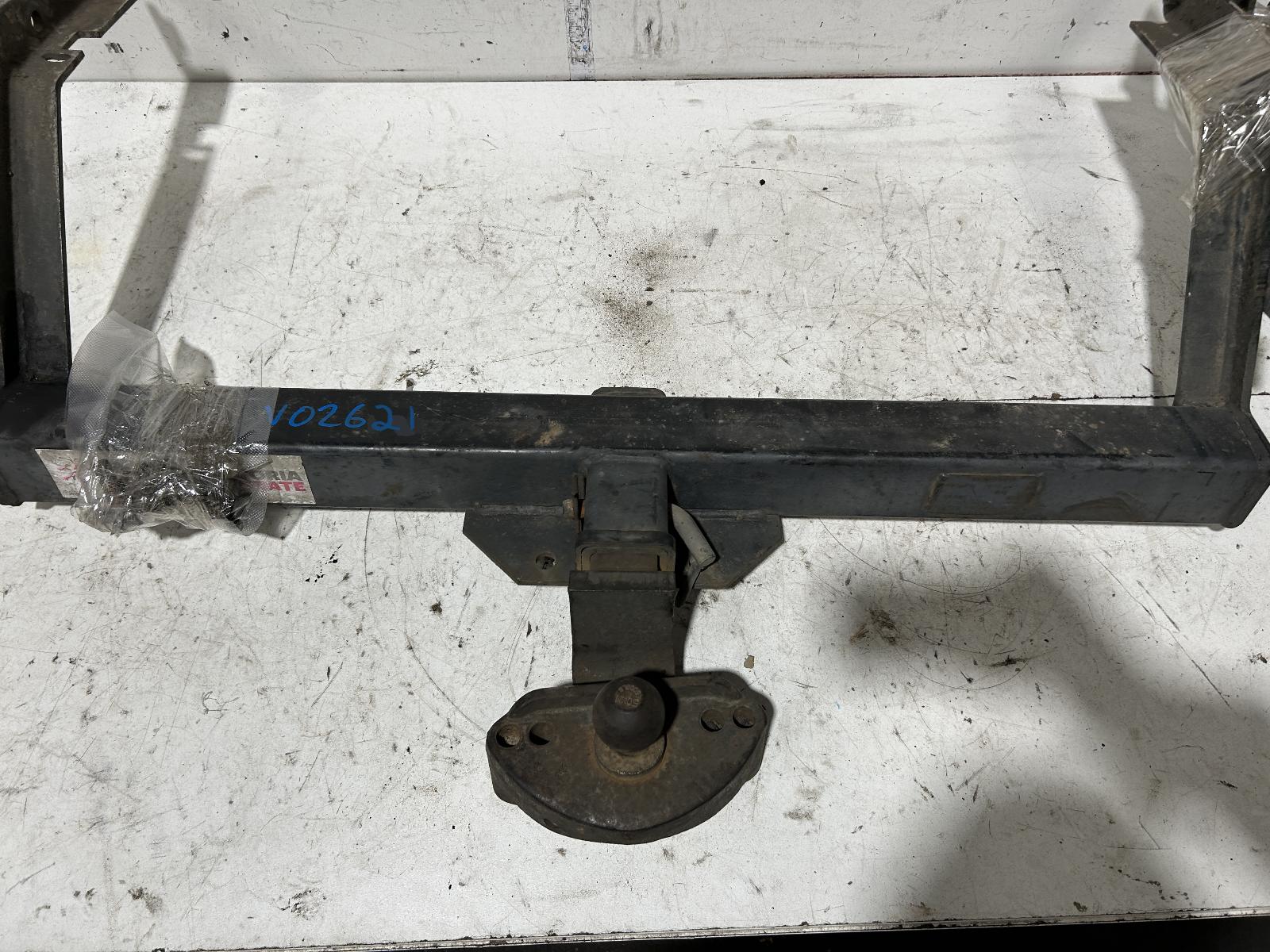 View Auto part Towbar Toyota Surf 1992