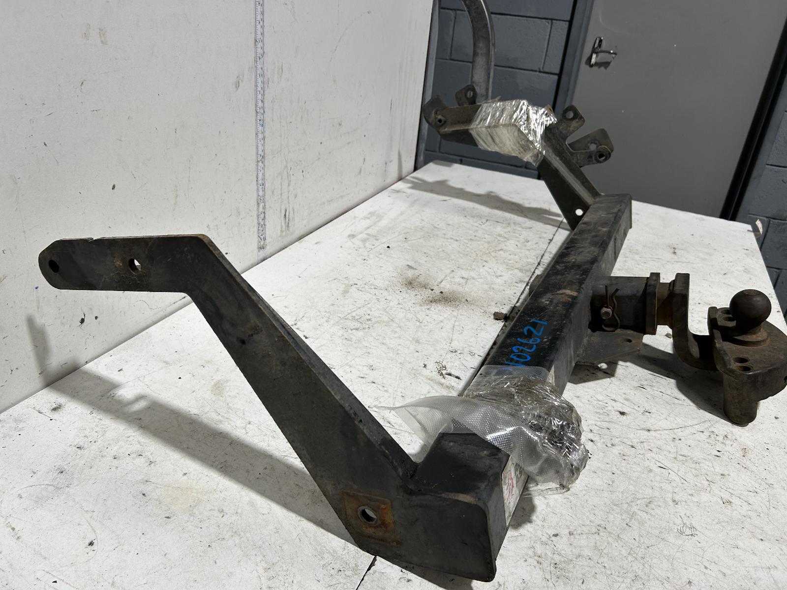 View Auto part Towbar Toyota Surf 1992