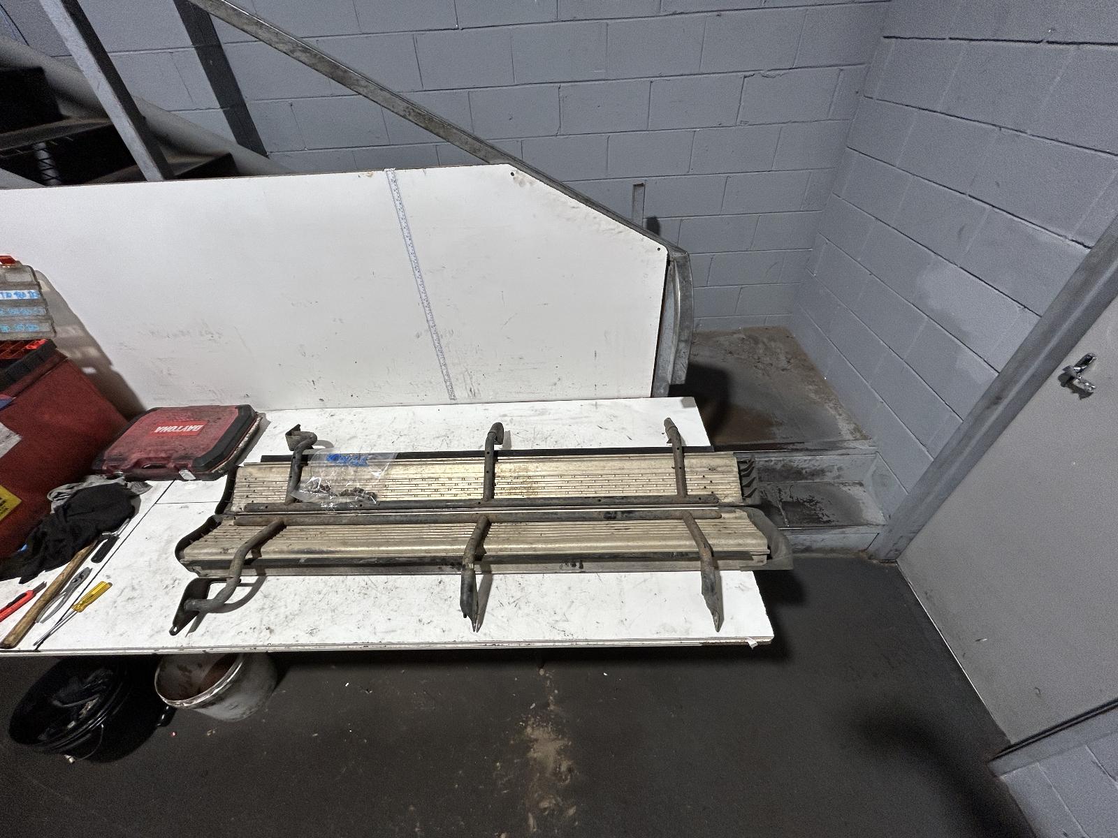 View Auto part Side Step/Skirt Toyota Surf 1992