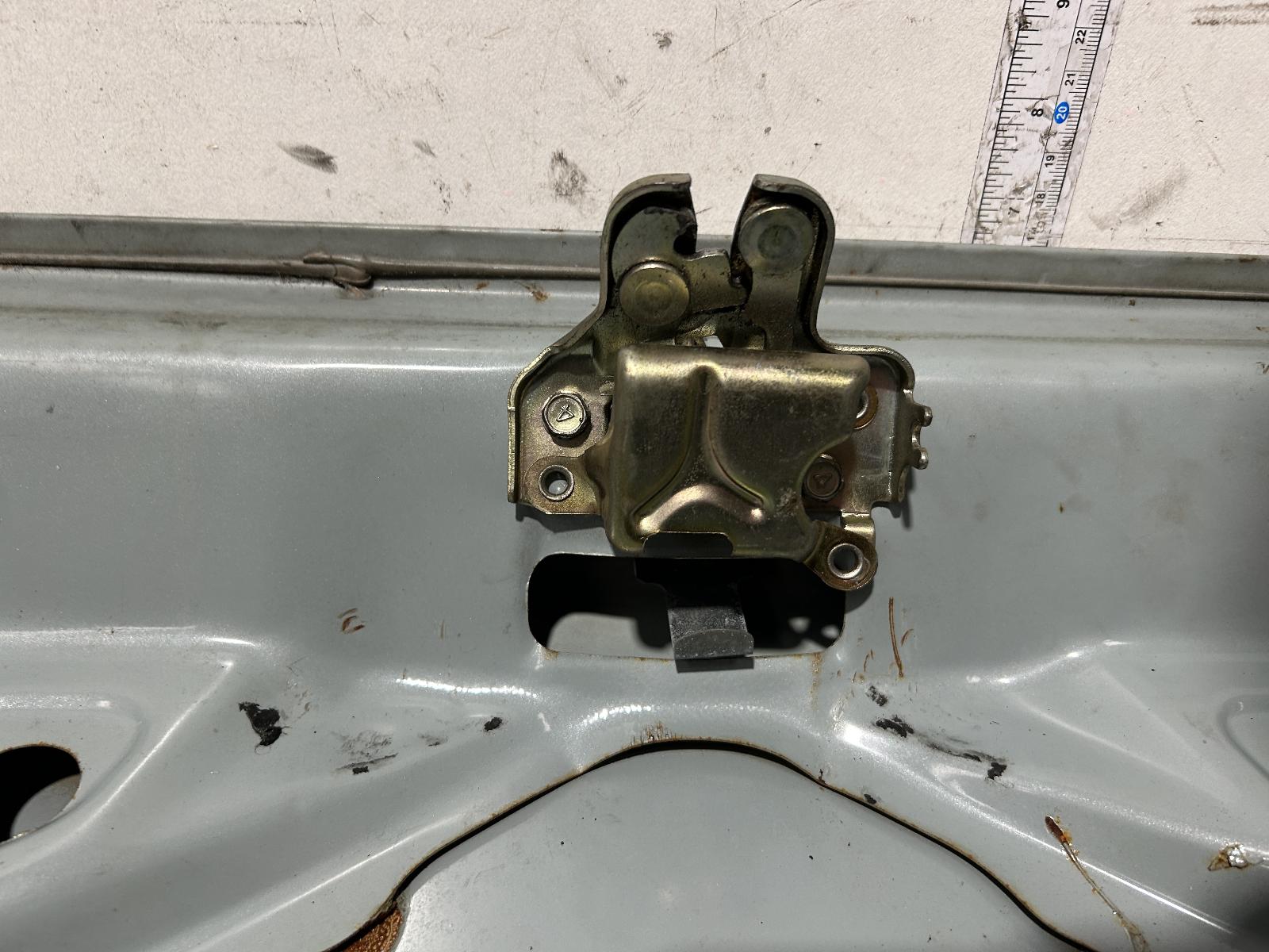 View Auto part Door/Boot/Gate Lock Toyota Corolla 1984