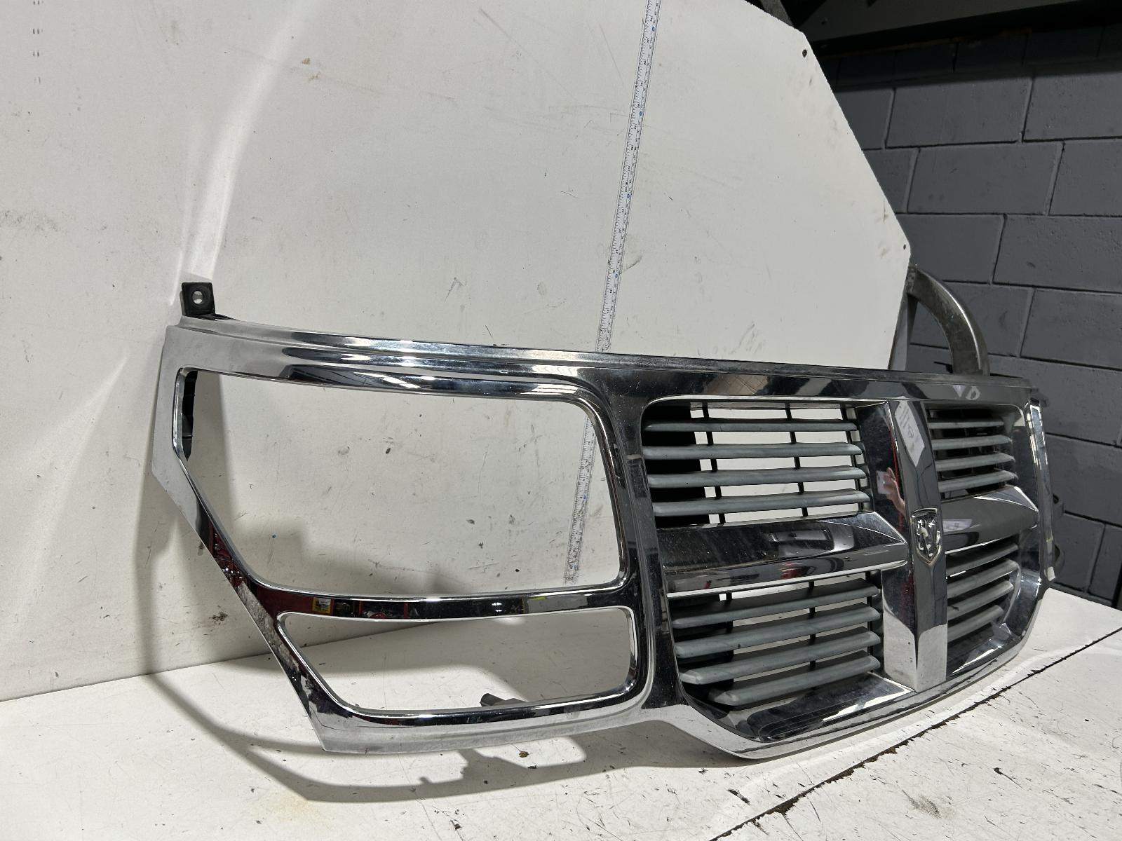 View Auto part Grille Dodge Nitro 2007