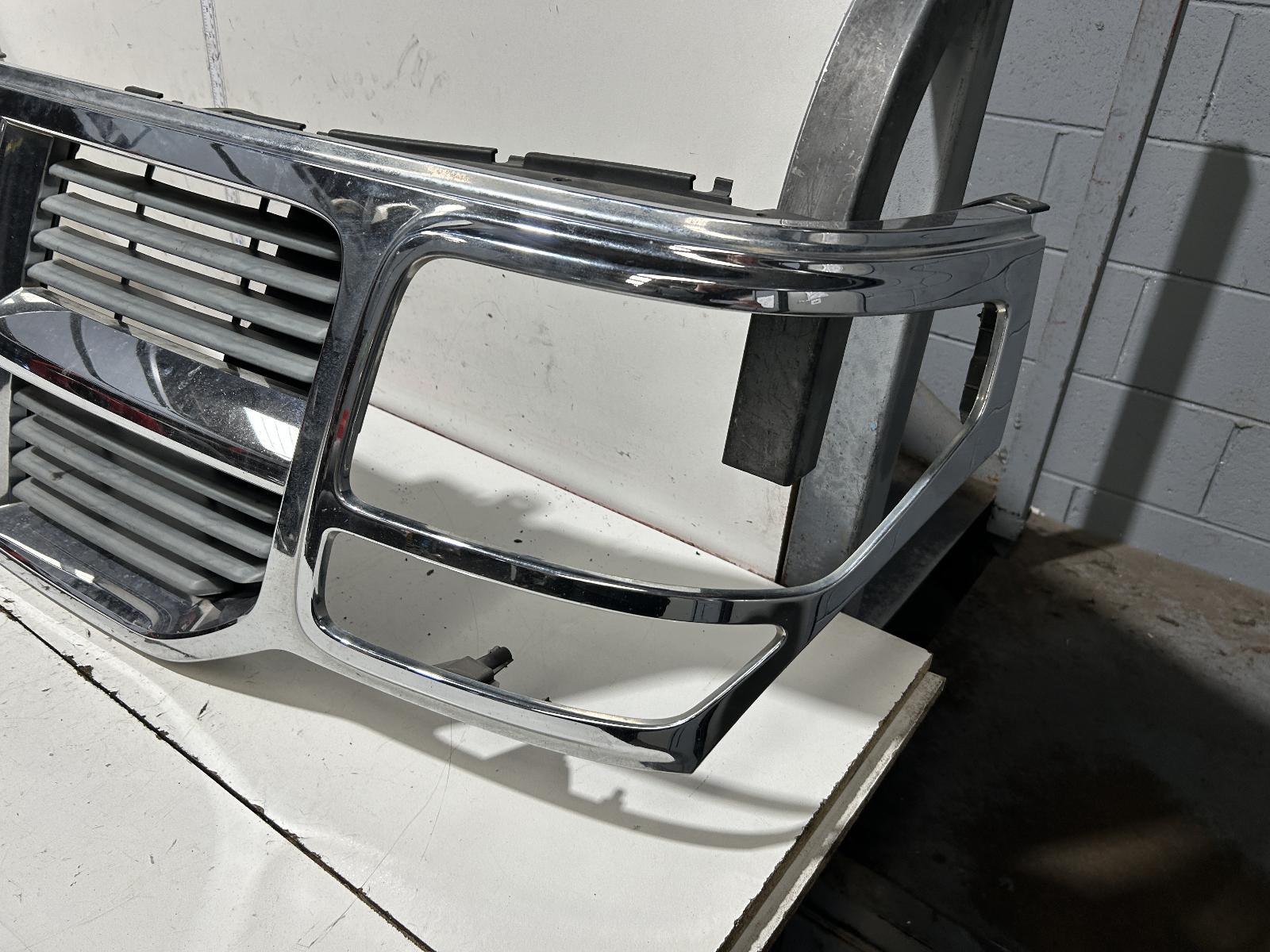 View Auto part Grille Dodge Nitro 2007