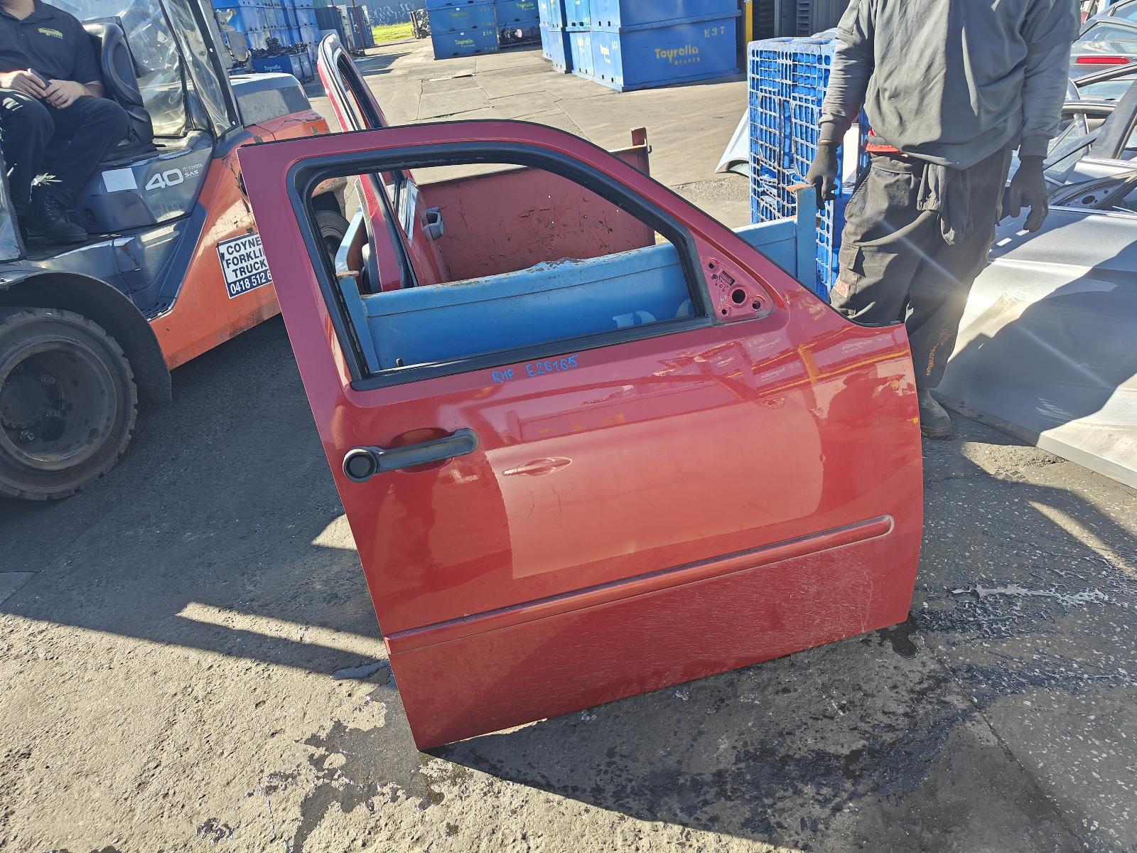 View Auto part Right Front Door Dodge Nitro 2007