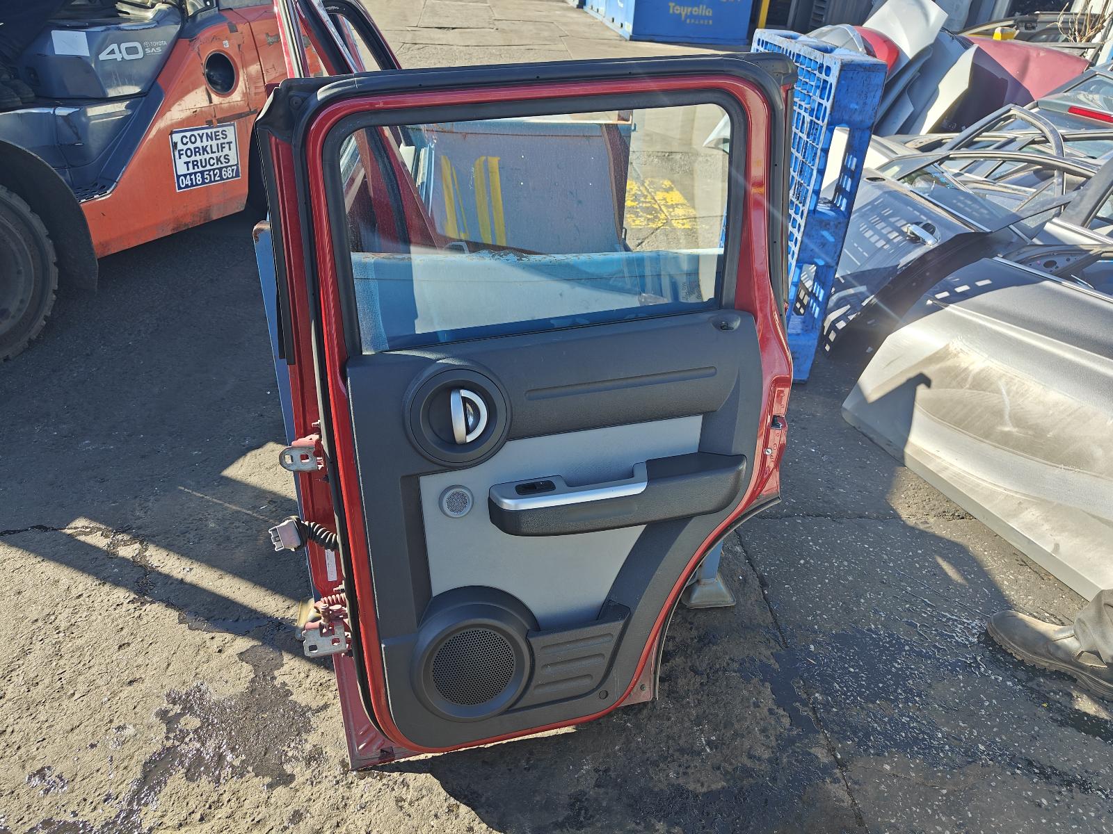 View Auto part Right Rear Door Sliding Dodge Nitro 2007