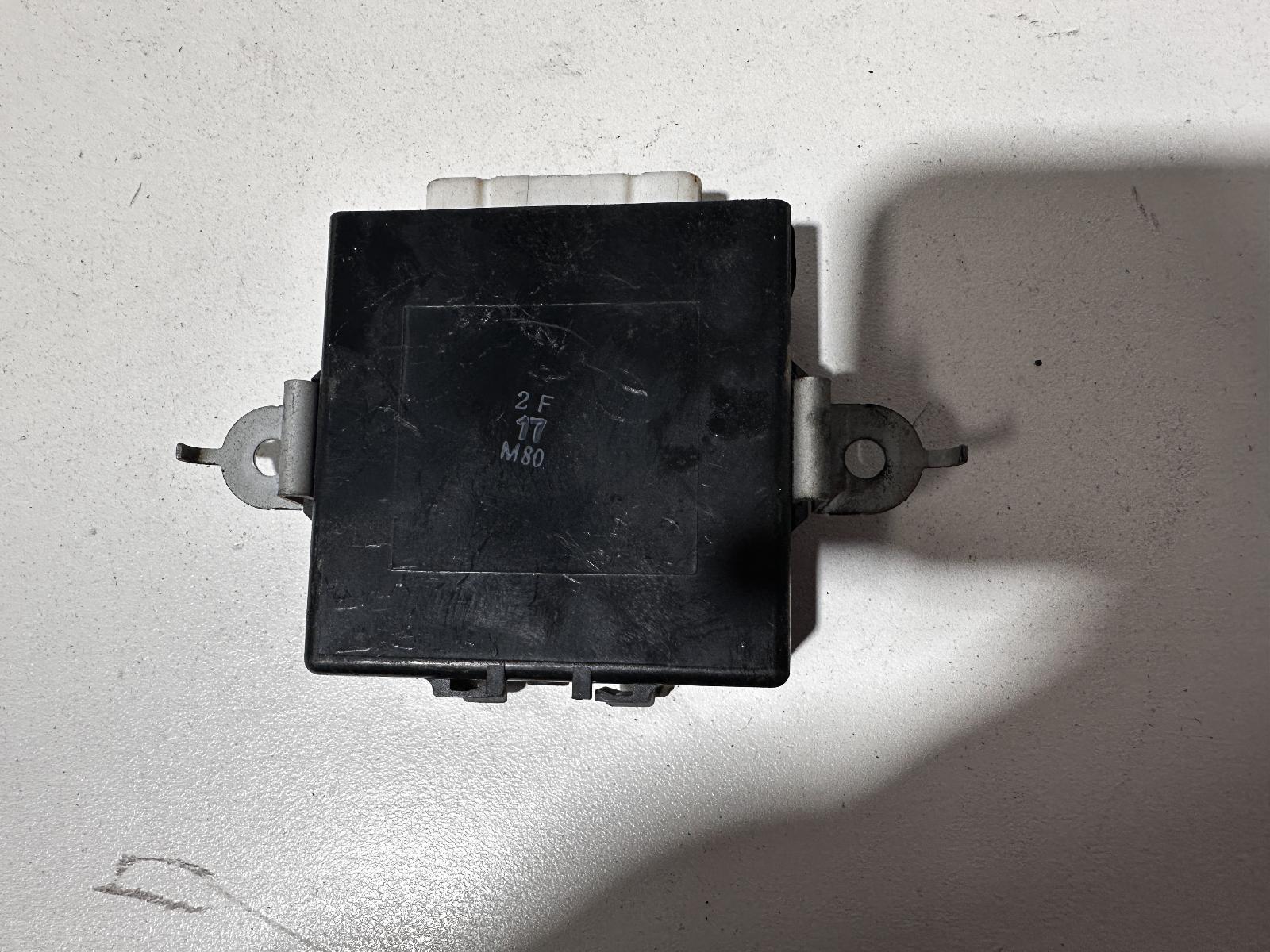View Auto part Misc Switch/Relay Toyota Landcruiser 2004