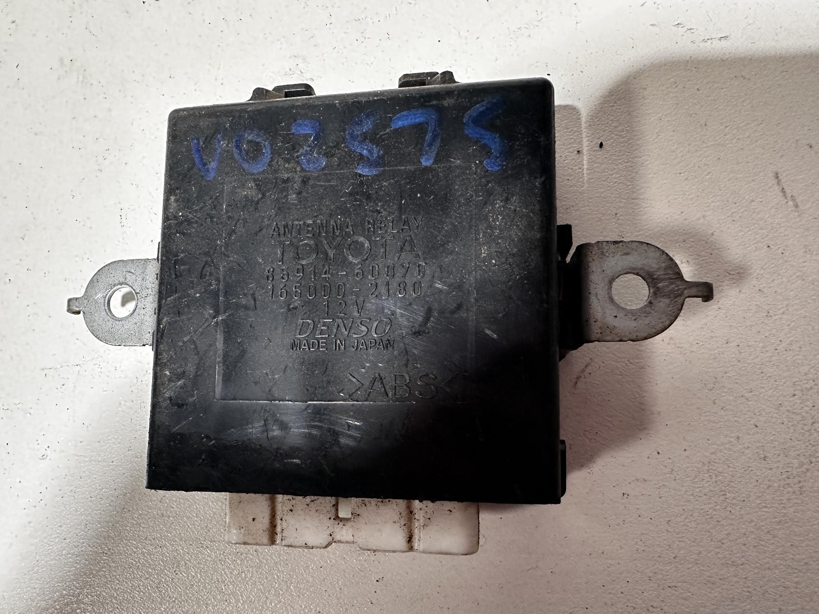 View Auto part Misc Switch/Relay Toyota Landcruiser 2004
