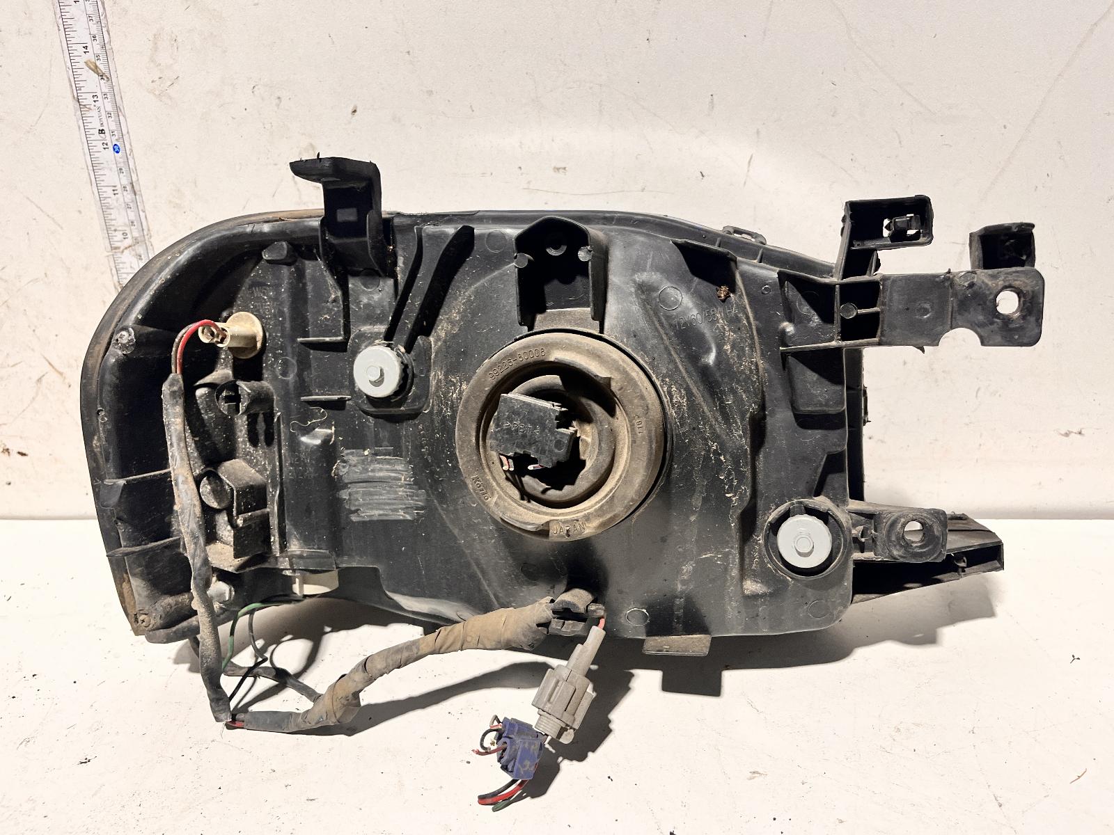 View Auto part Right Headlamp Nissan Navara 2004
