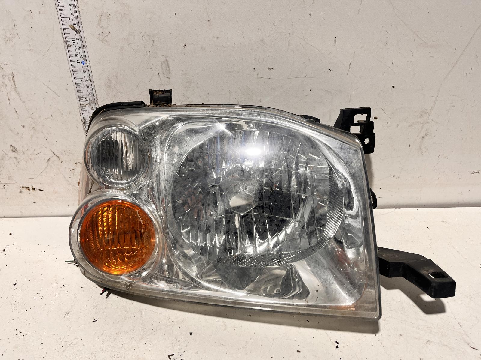 View Auto part Right Headlamp Nissan Navara 2004
