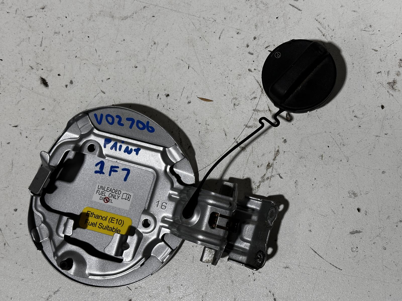 View Auto part Fuel Door / Filler Toyota Corolla 2018