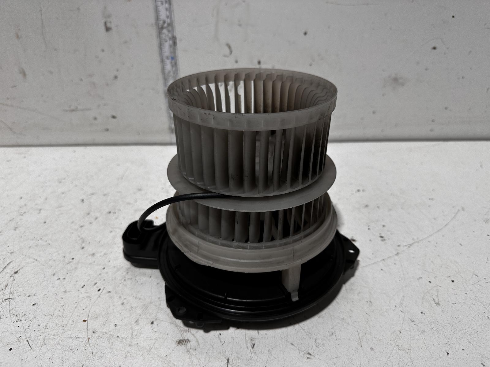 View Auto part Heater Fan Motor Toyota Corolla 2018