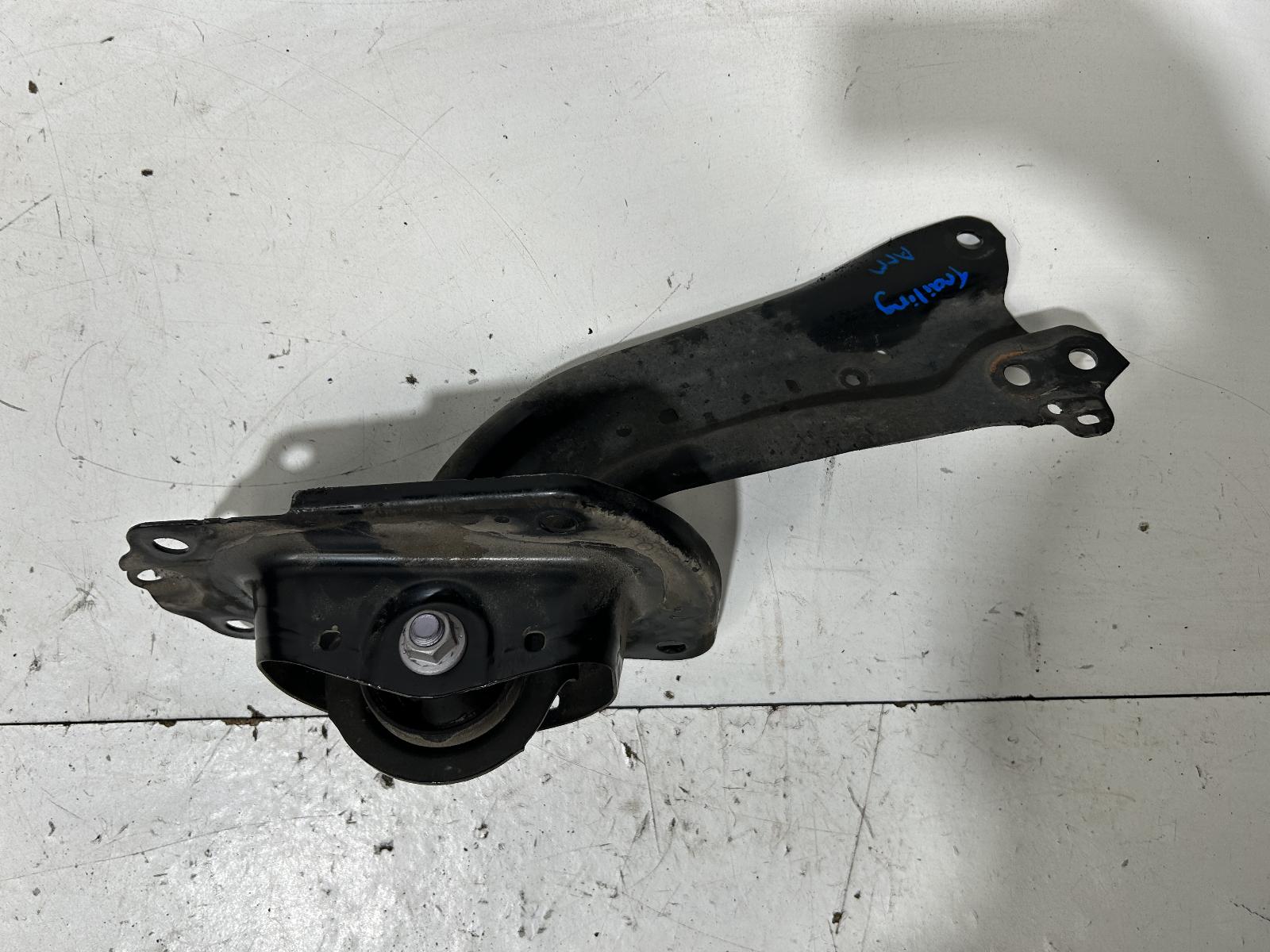 View Auto part Right Rear Trailing Arm Toyota Corolla 2018