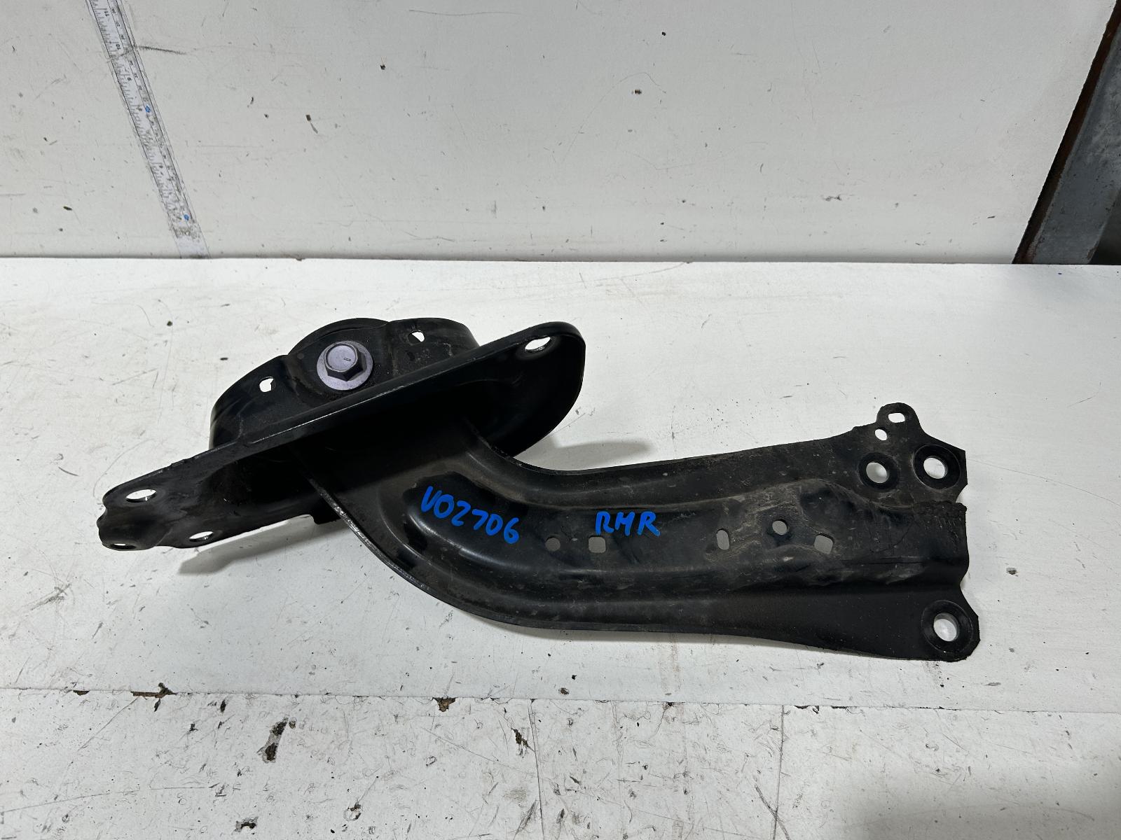 View Auto part Right Rear Trailing Arm Toyota Corolla 2018