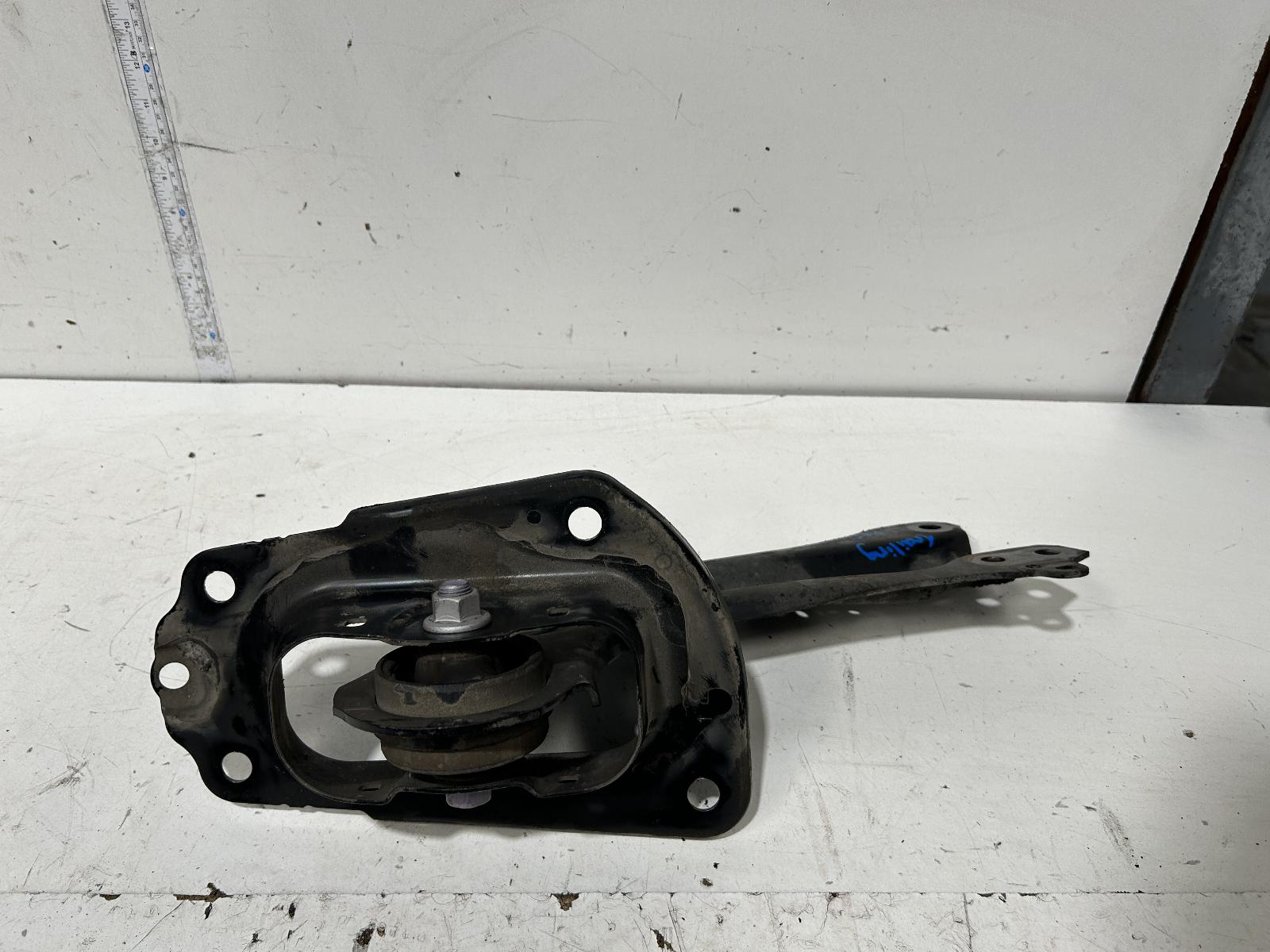View Auto part Right Rear Trailing Arm Toyota Corolla 2018