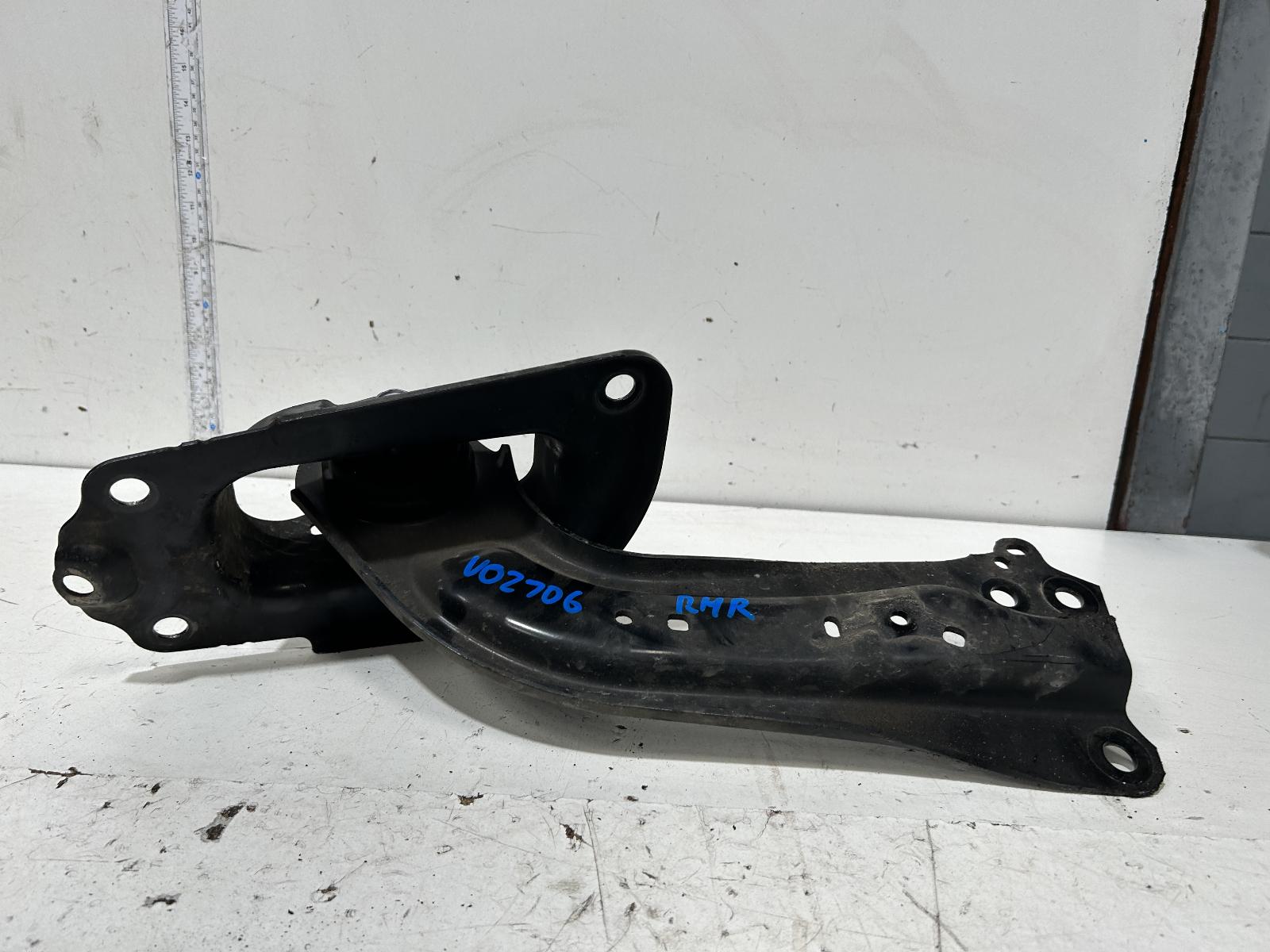 View Auto part Right Rear Trailing Arm Toyota Corolla 2018