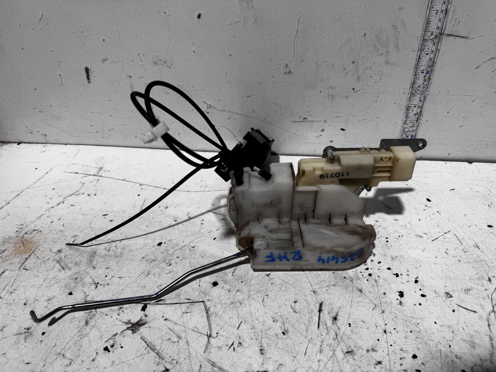 View Auto part Door/Boot/Gate Lock Holden Colorado 2020