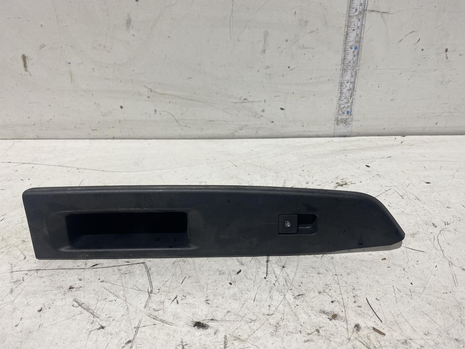 View Auto part Pwr Dr Wind Switch Holden Colorado 2020