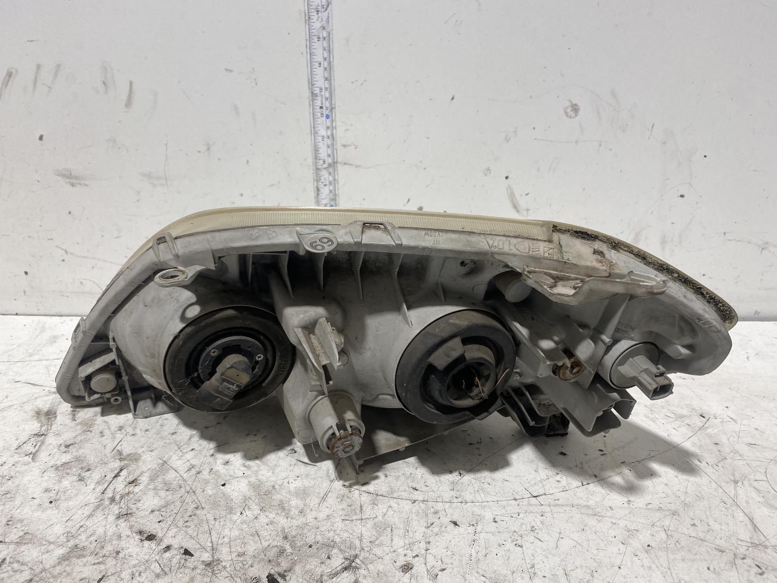 View Auto part Right Headlamp Toyota Corolla 2004