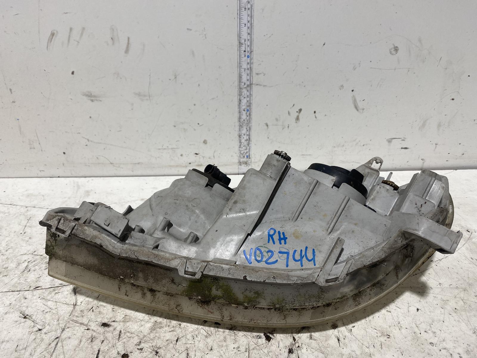 View Auto part Right Headlamp Toyota Corolla 2004